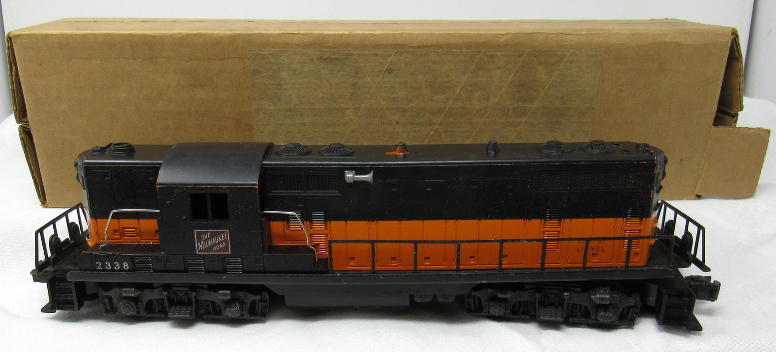 Lionel 2338 Milwaukee Road Diesel Locomotive: 2338