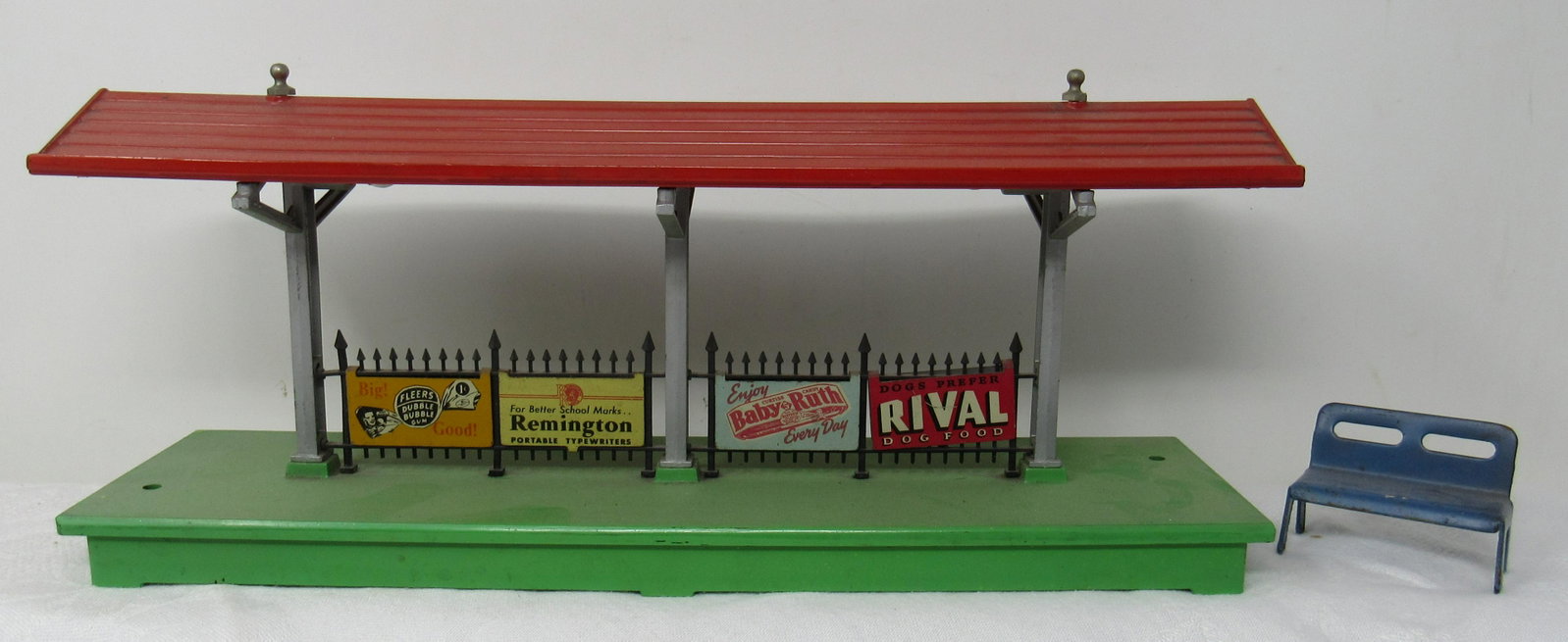 Lionel no. 156 Platform Station and Bench: Bench is tin