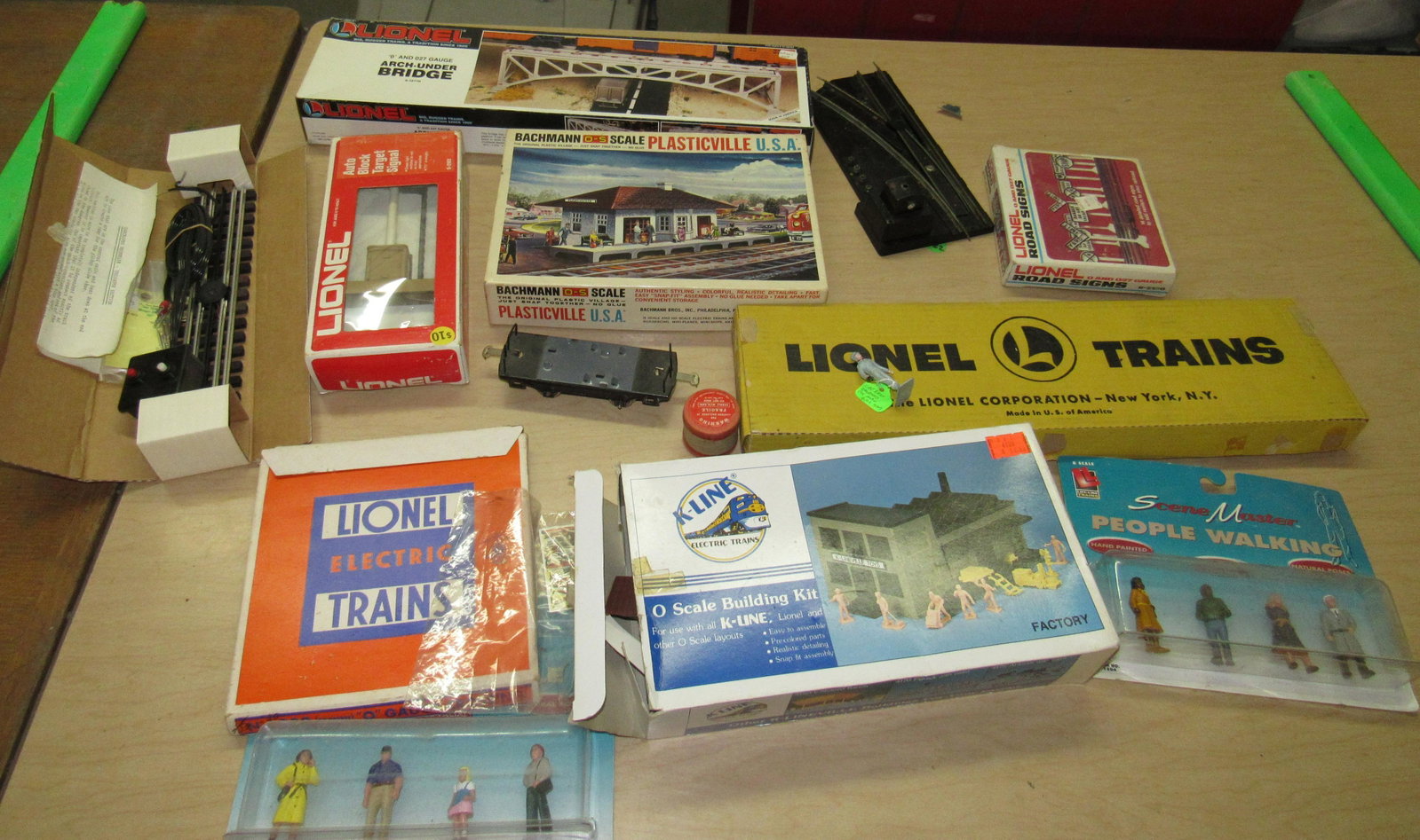 Table Contents of Misc Train Accessories & Parts: Getting all pictured