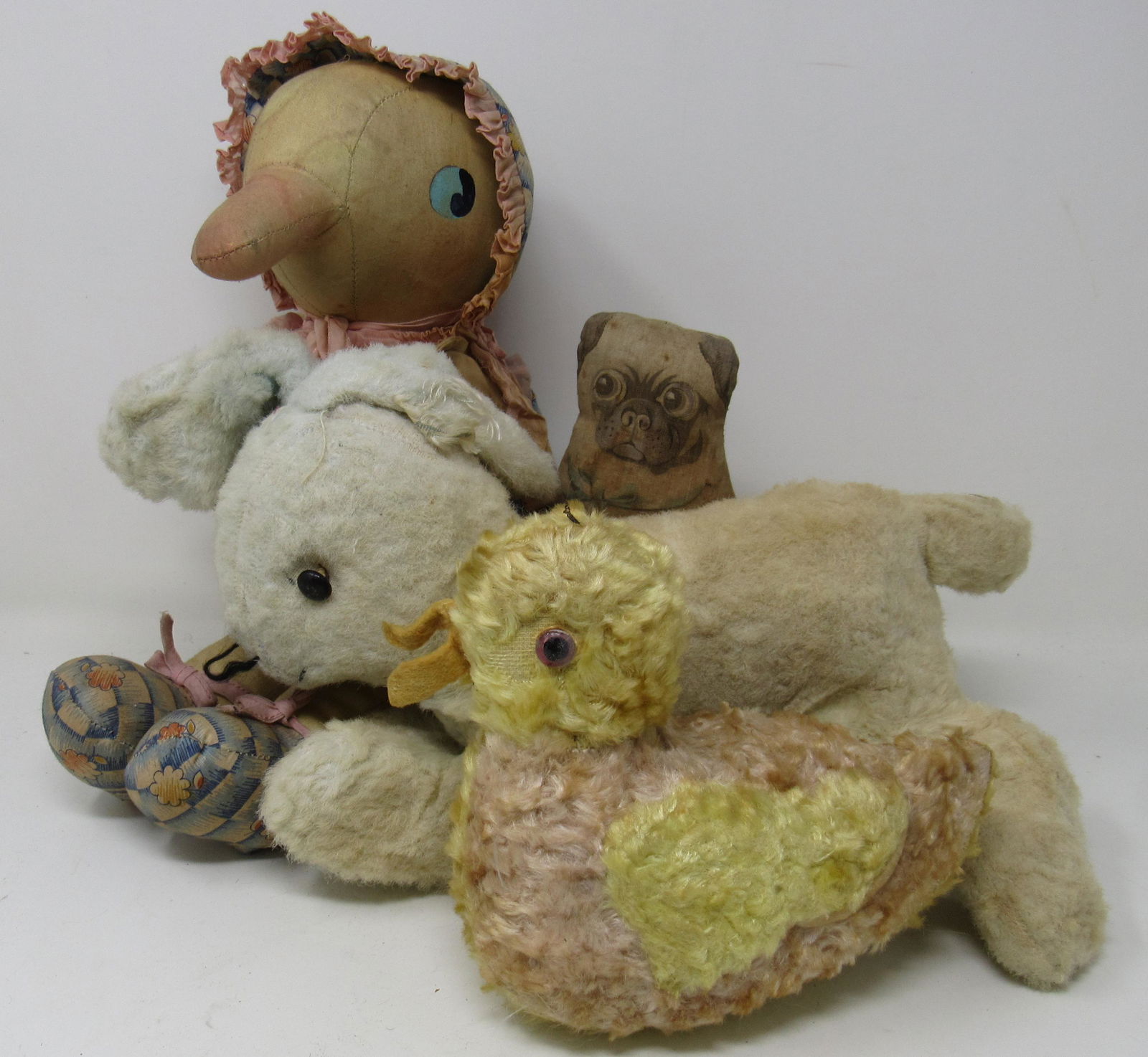 Vintage Stuffed Animals: Getting all pictured