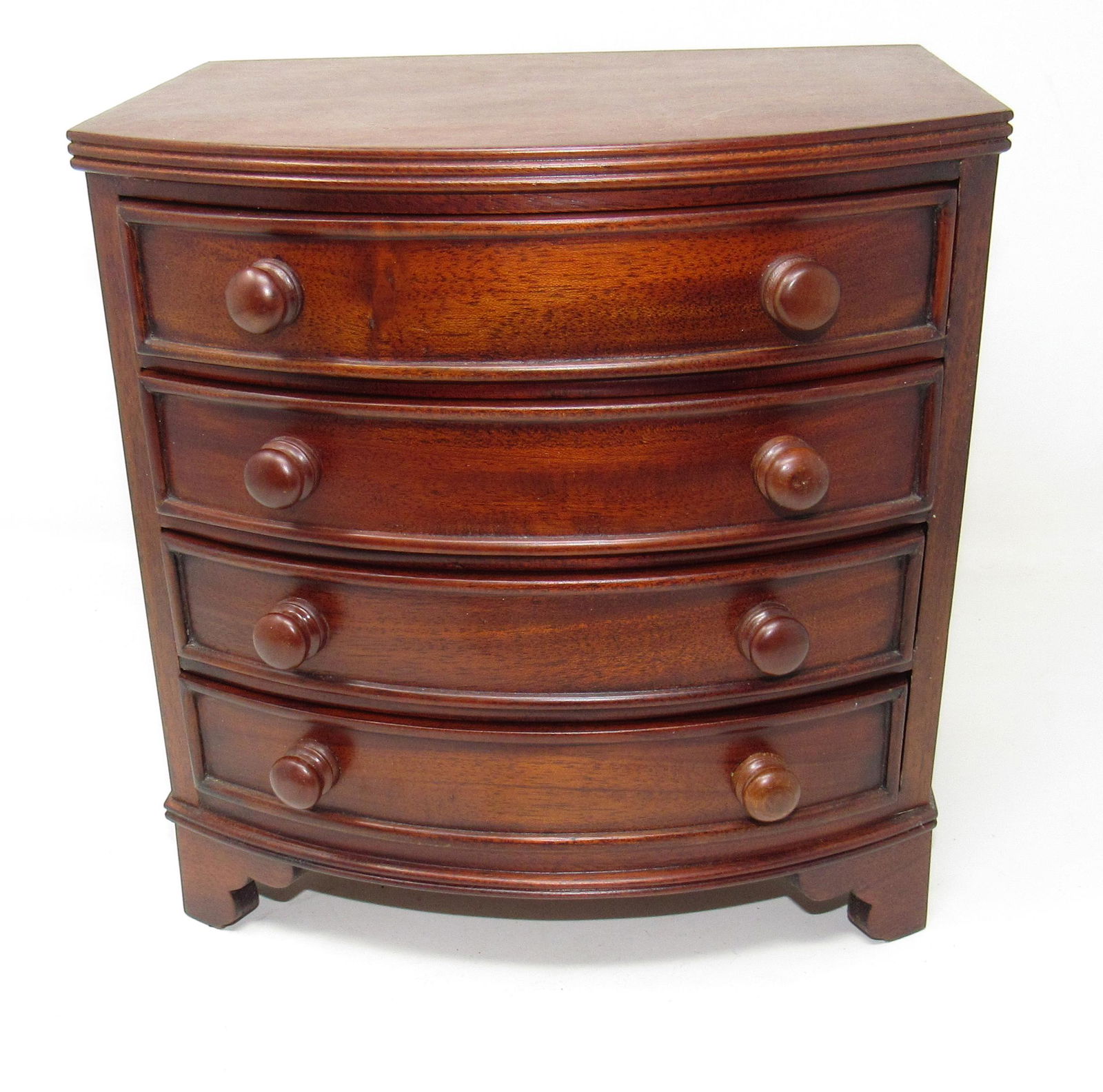 Libra 4 on sale drawer chest