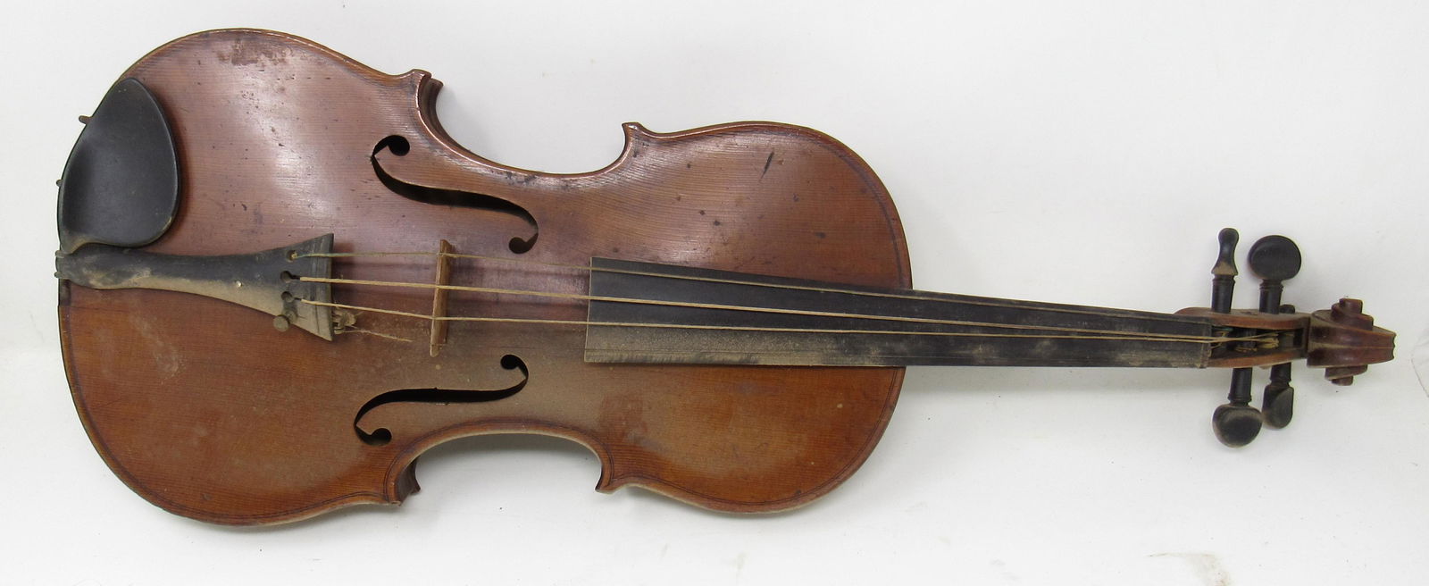 Antique / Vintage Violin: Apprx 7 1/2" wide and 23 1/4" long