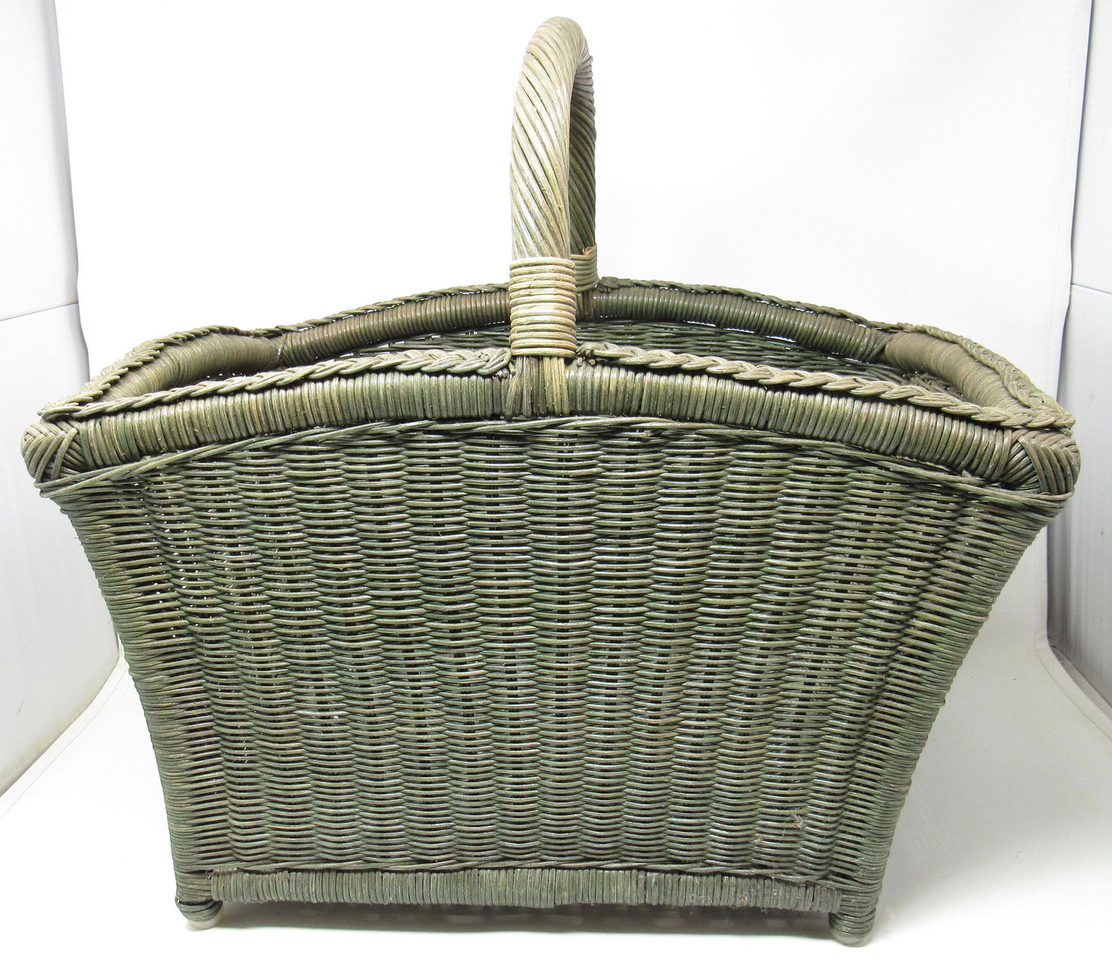 Wicker Basket (1 of 1)