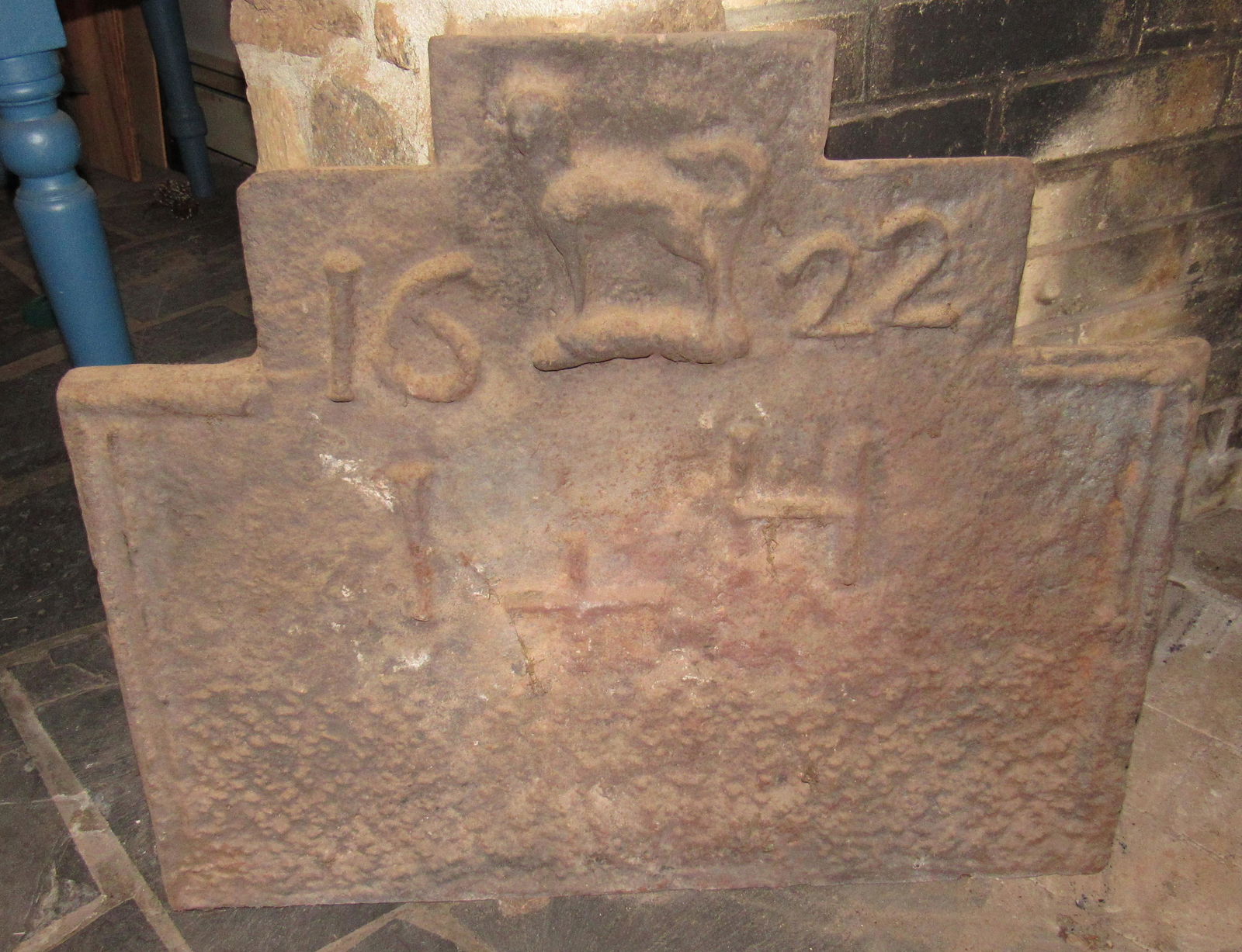 Fireback with Dog Marked 1622 (1 of 6)