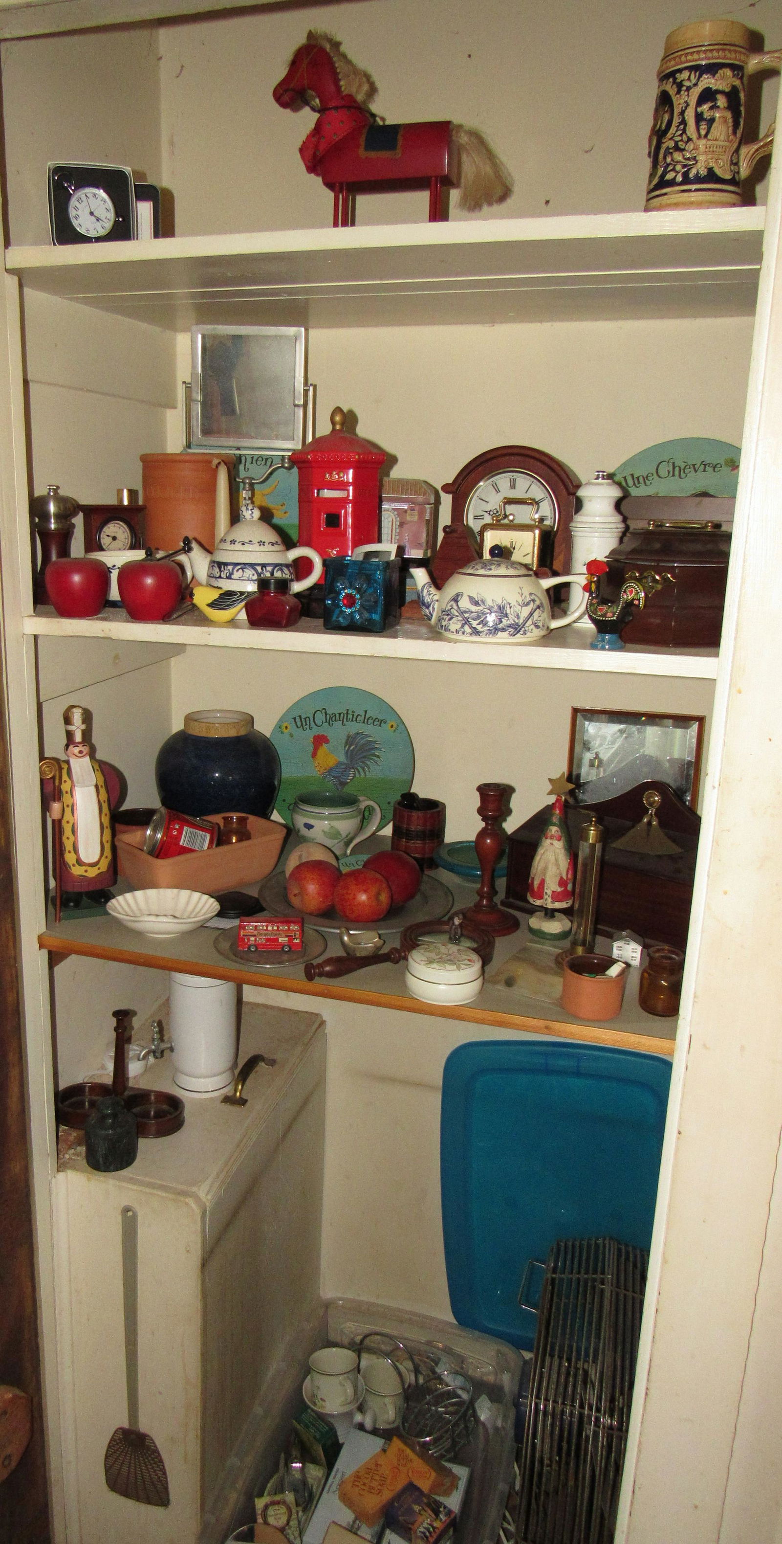 Pottery Porcelain Shelf Contents (1 of 7)