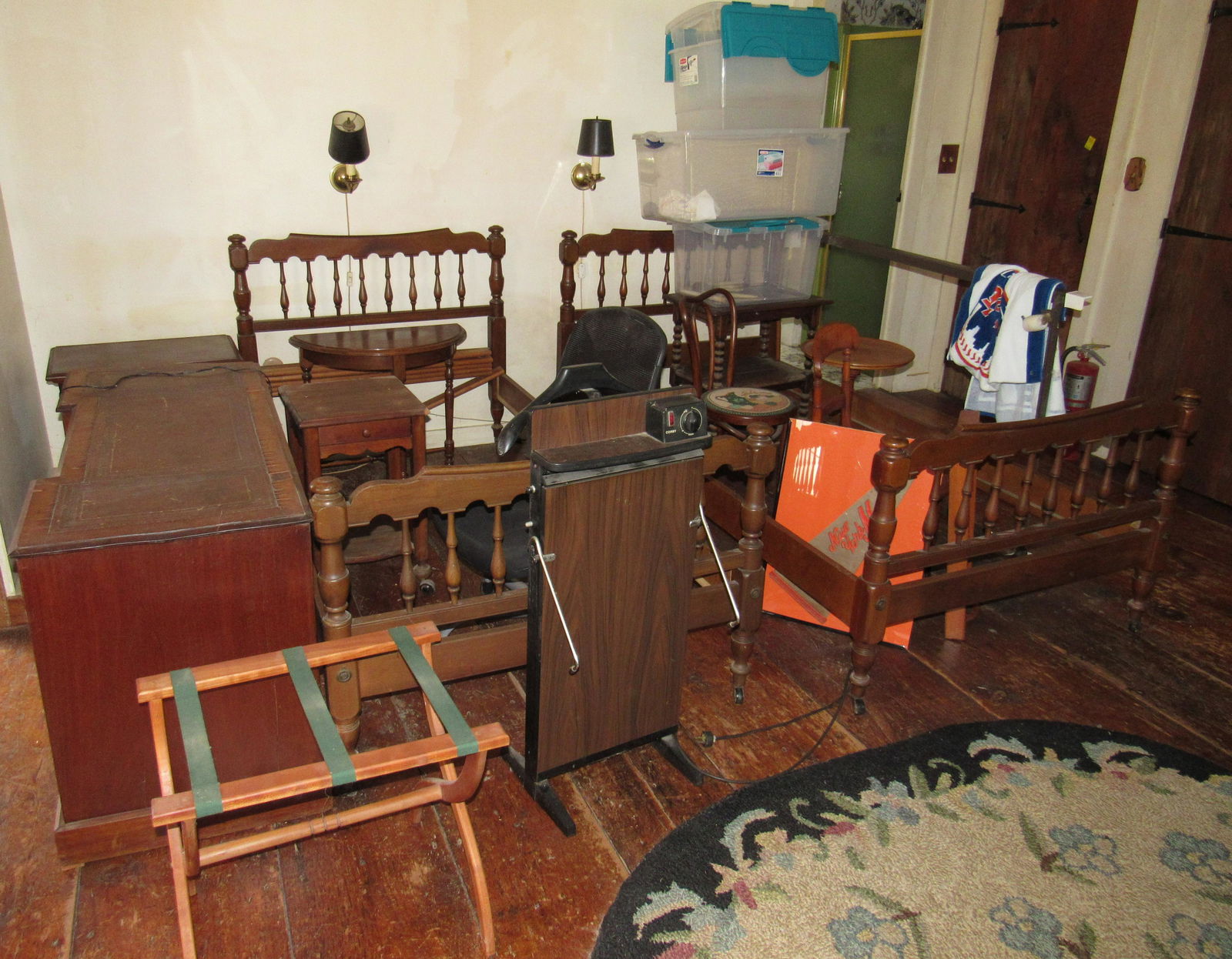 Partial Contents of Room (1 of 7)