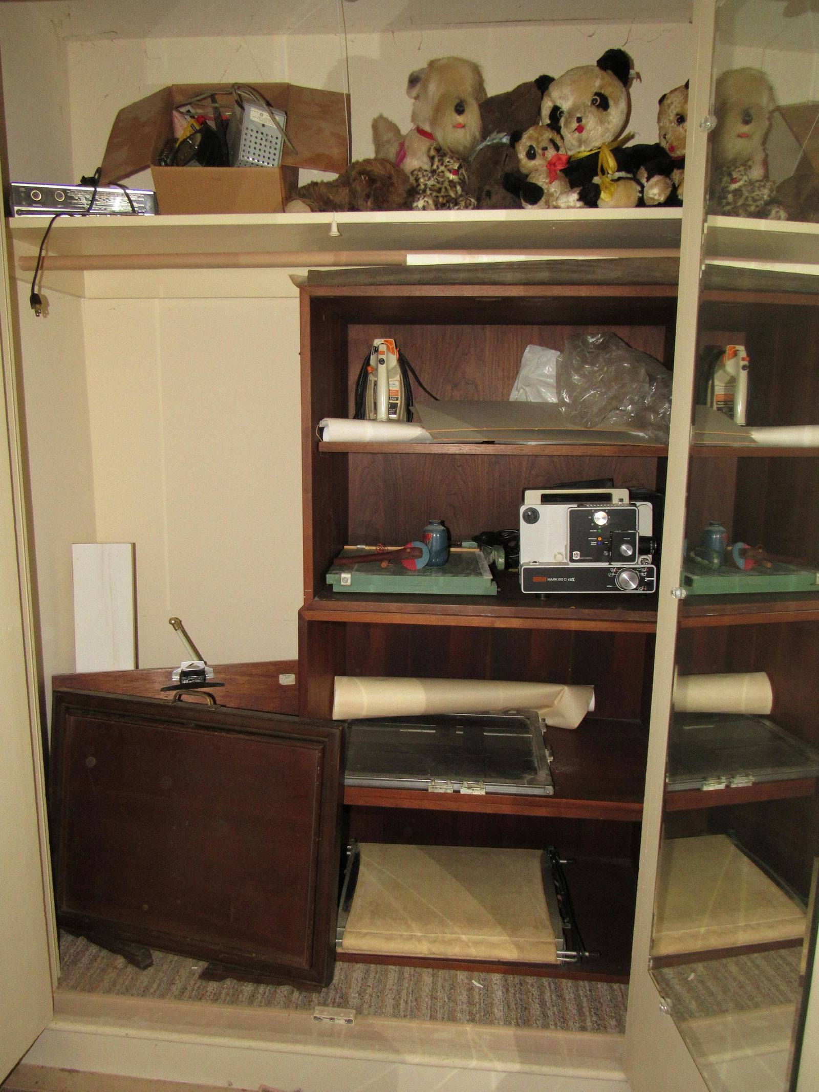 Eumig Projector Stuffed Animals Photography (1 of 7)