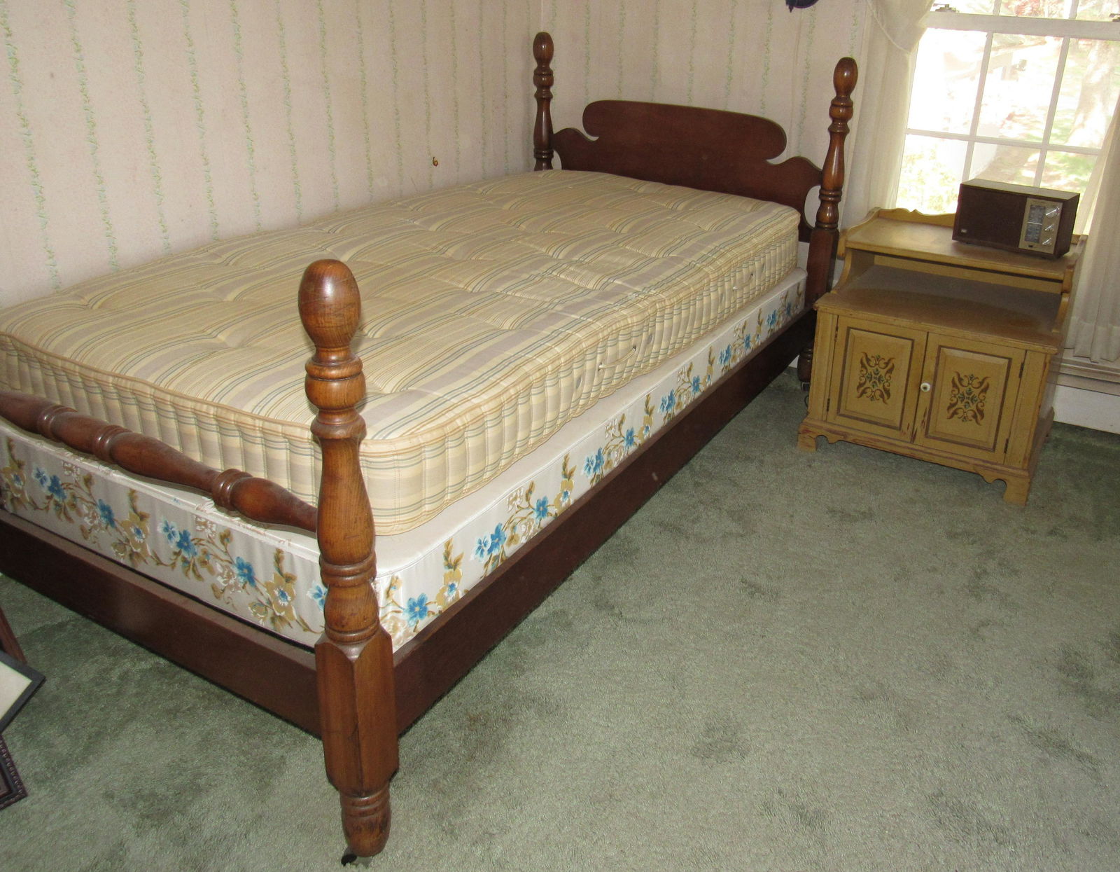 Partial Room Contents (1 of 7)