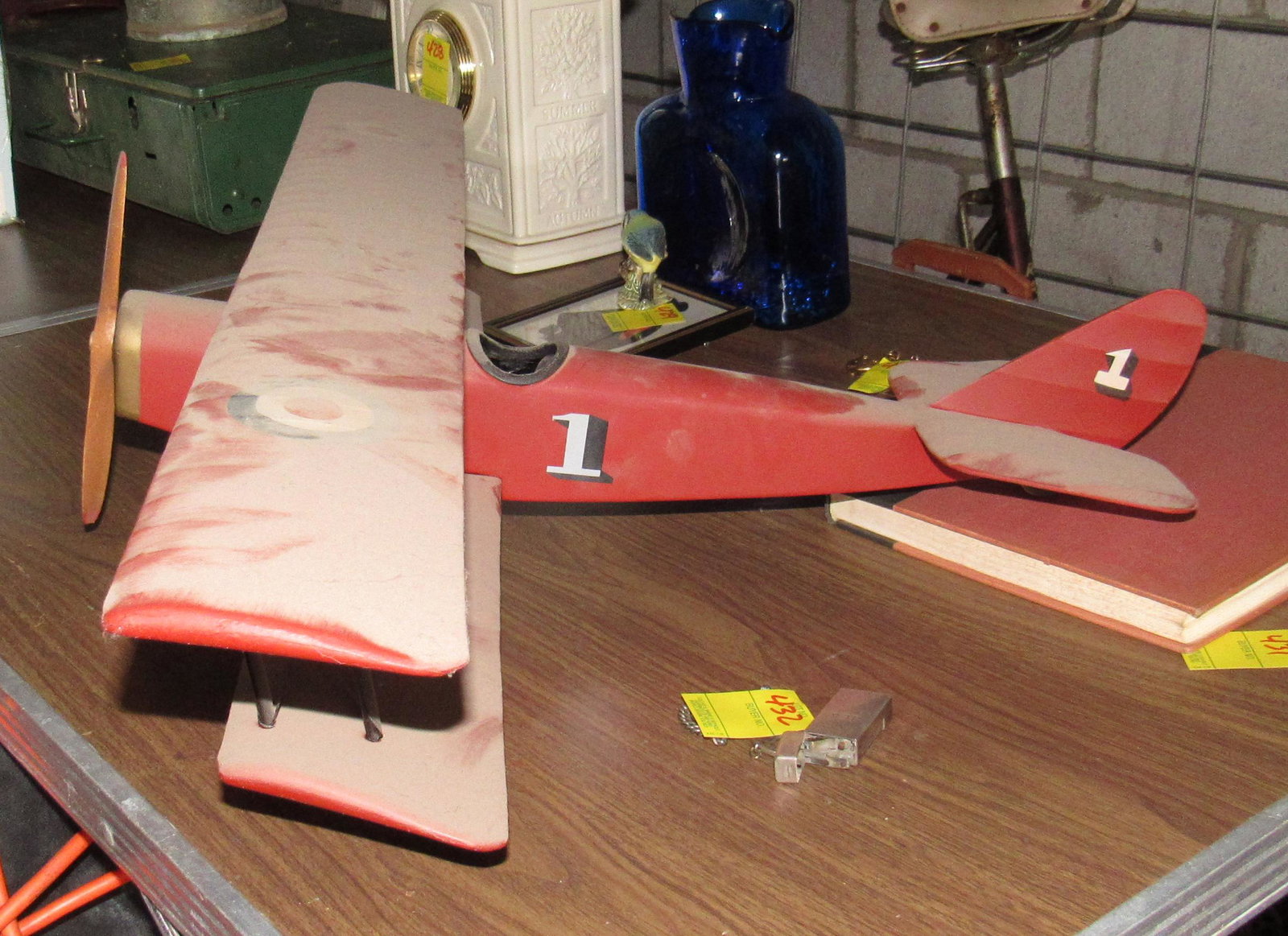 Model Aiplane: Apprx 31" x 20 1/2" x 7" tall. DOES NOT INCLUDE ANYTHING ELSE IN PICTURE