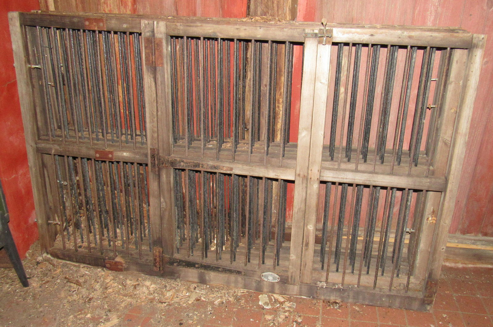 Wood w/ Metal Grate Dog / Animal Kennel (1 of 3)