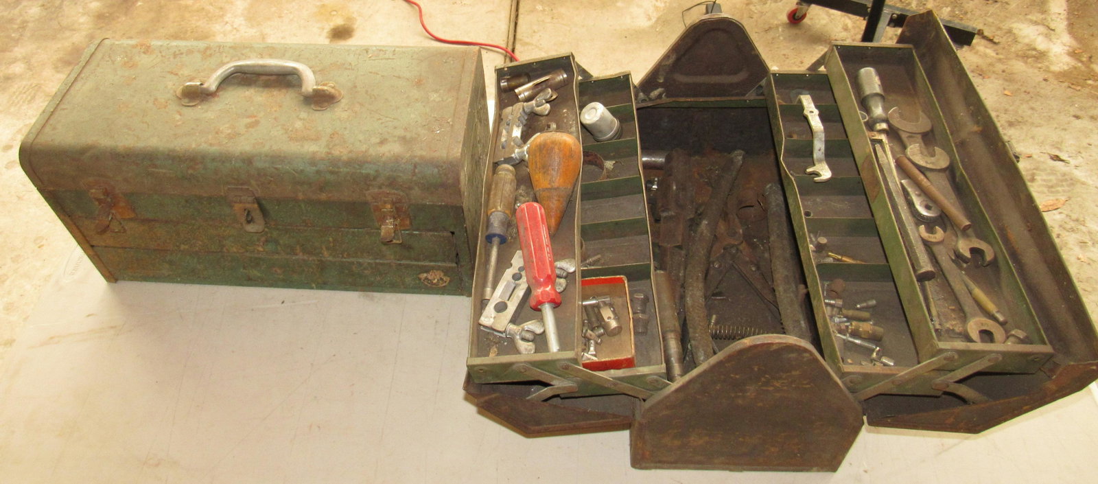 Tool Boxes and Misc Tools: Getting all pictured on table