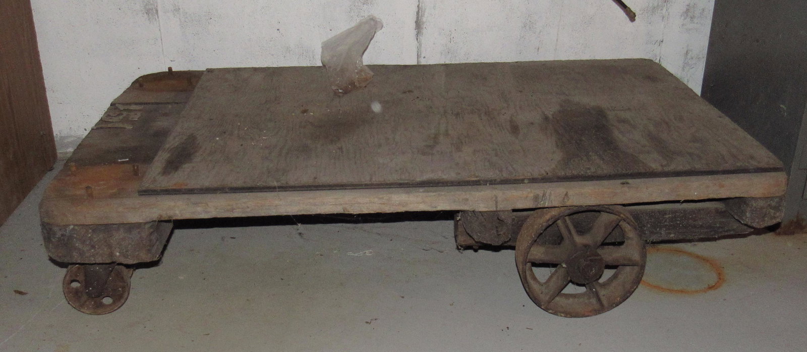Antique Industrial Cart: Approx 30" x 48" x 10" tall