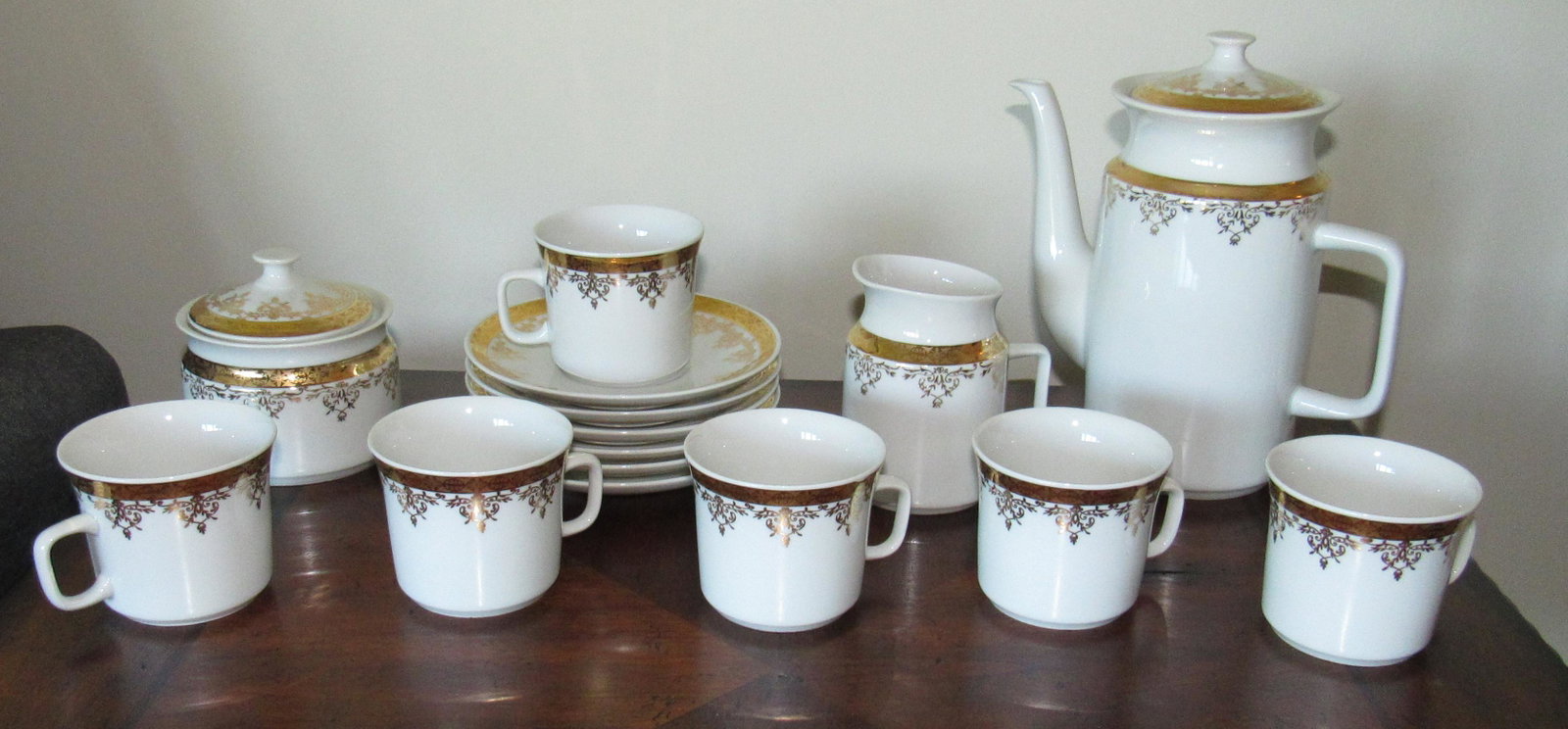 Thun Czeckoslovakia Vera Tea Set: Getting all pictured