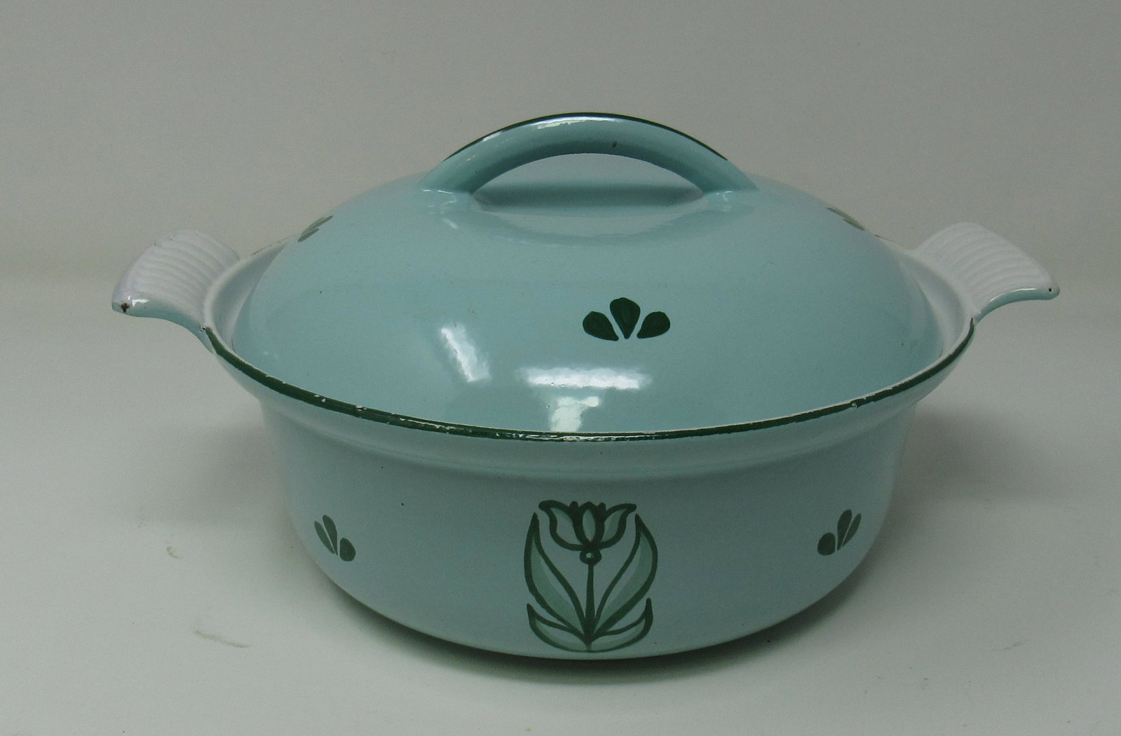 Cast Iron Enamelware Casserole Holland: Approx 8 1/4" in diameter and 5" tall