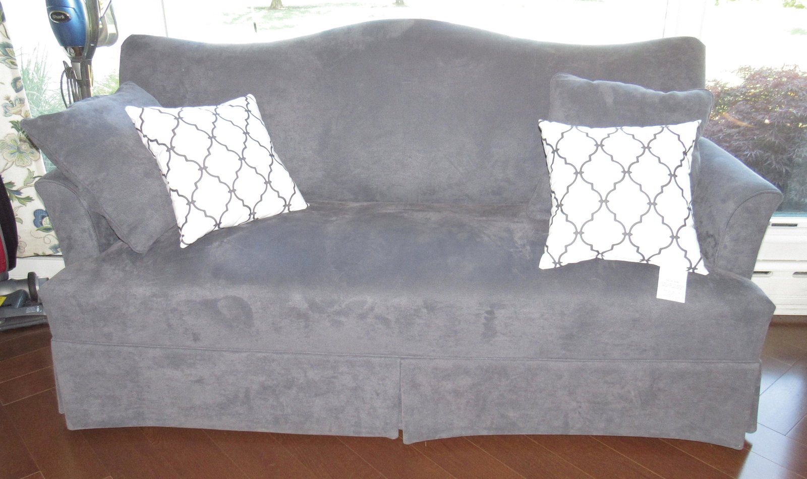 Loveseat: Approx 28" x 69"