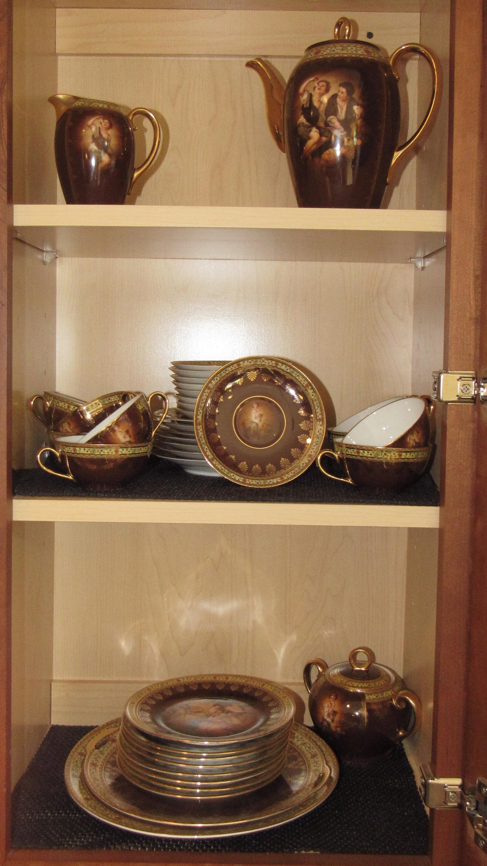 Frederick Simon Carlsbad Fine China Teaset: Approx 38 pieces