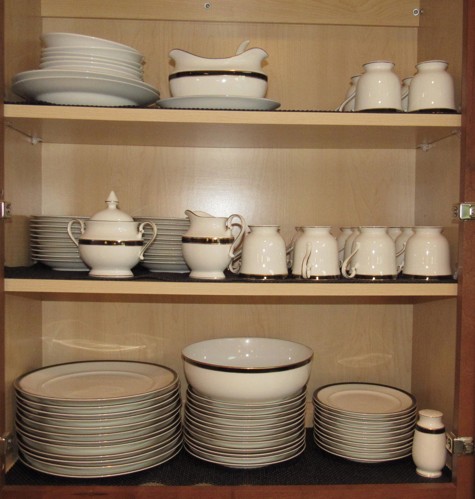 Mikasa Petite Bone Dinnerware: The list was with the items. We did not count. Sold as pictured
