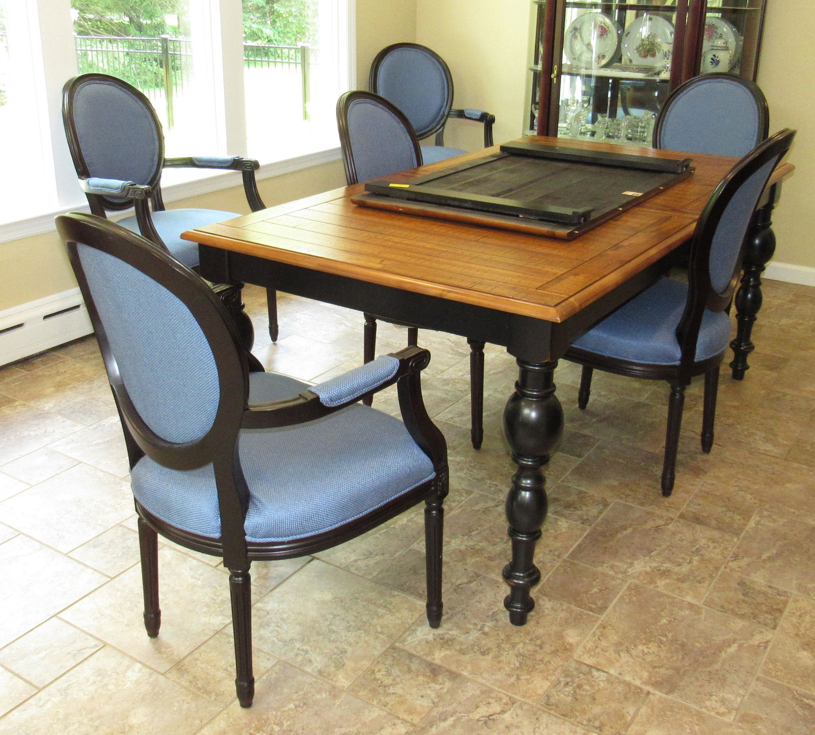 Set of 6 Dining Room Chairs: 4 are arm chairs