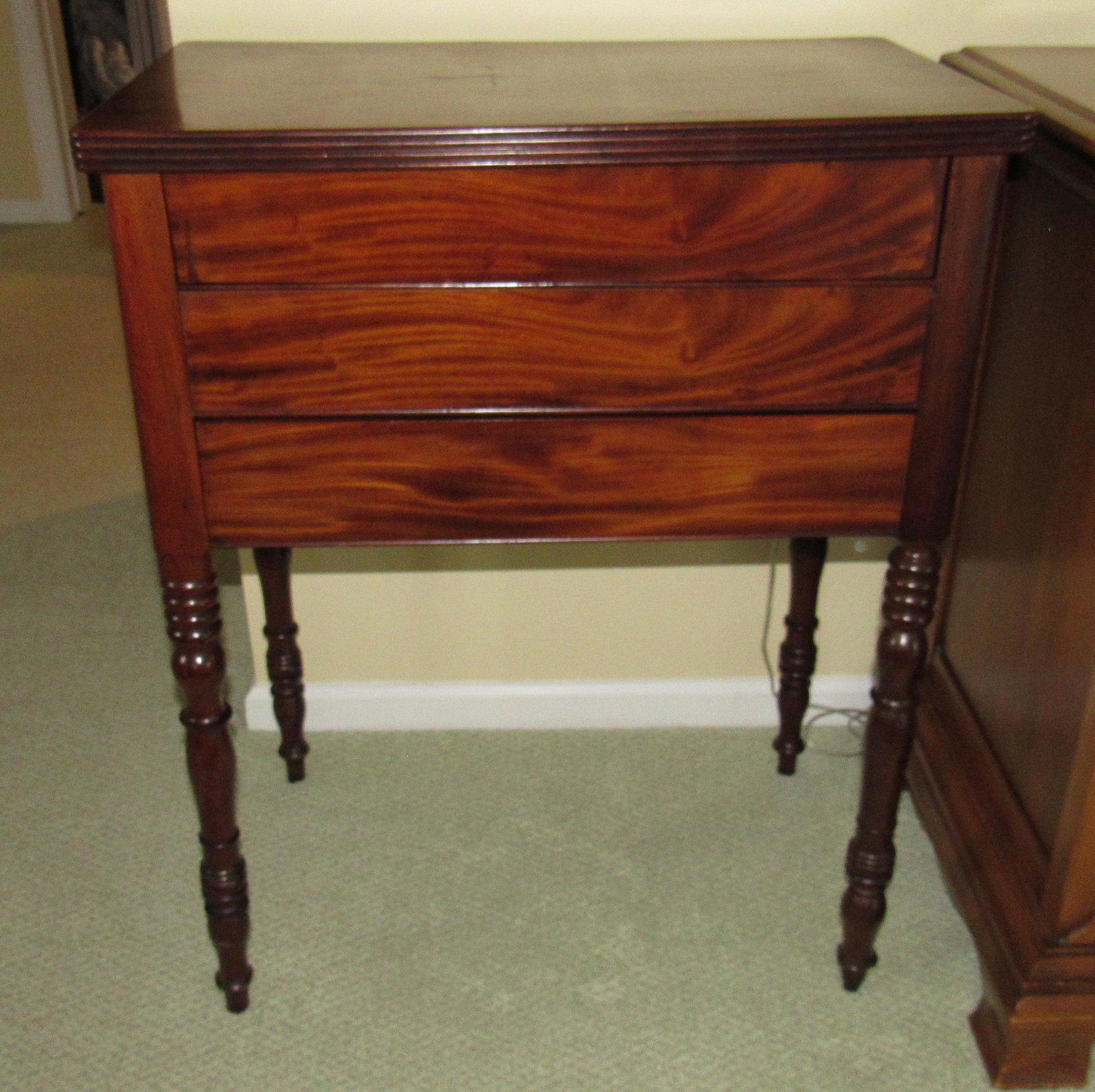 Mahogany Silverware Chest w/ Mirror: Approx 17" x 26 1/2" x 33 1/2" tall