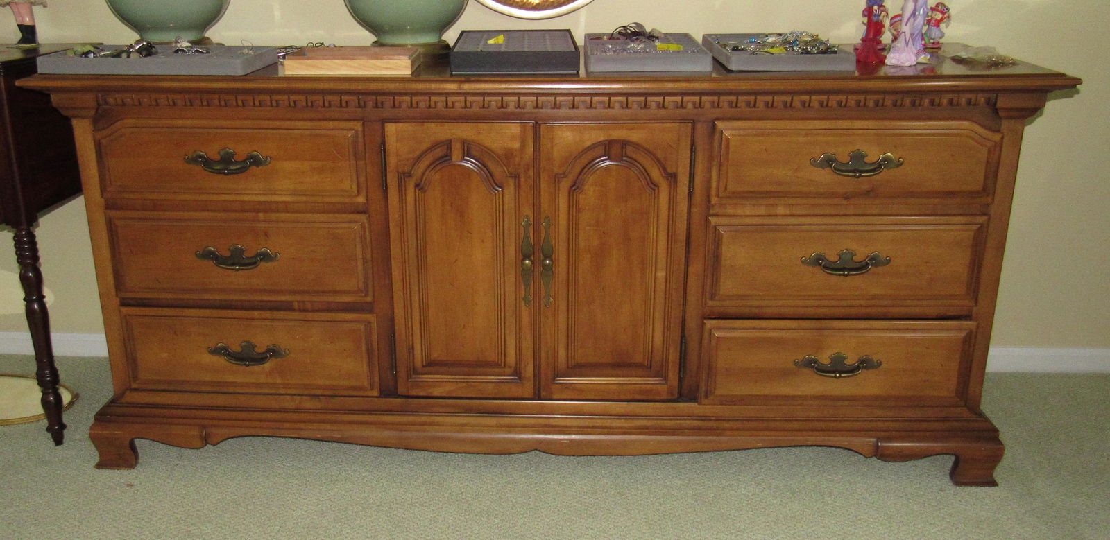 Thomasville Dresser: Approx 21" x 76" x 33" tall. DOES NOT INCLUDE ITEMS ON IT