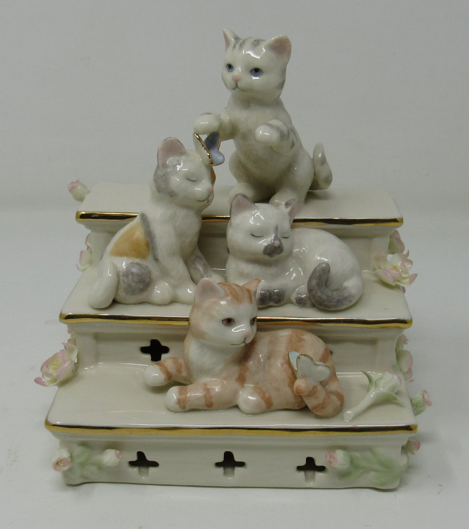 Lenox Sunset Steps Cats: Approx 4" x 5" x 6" tall