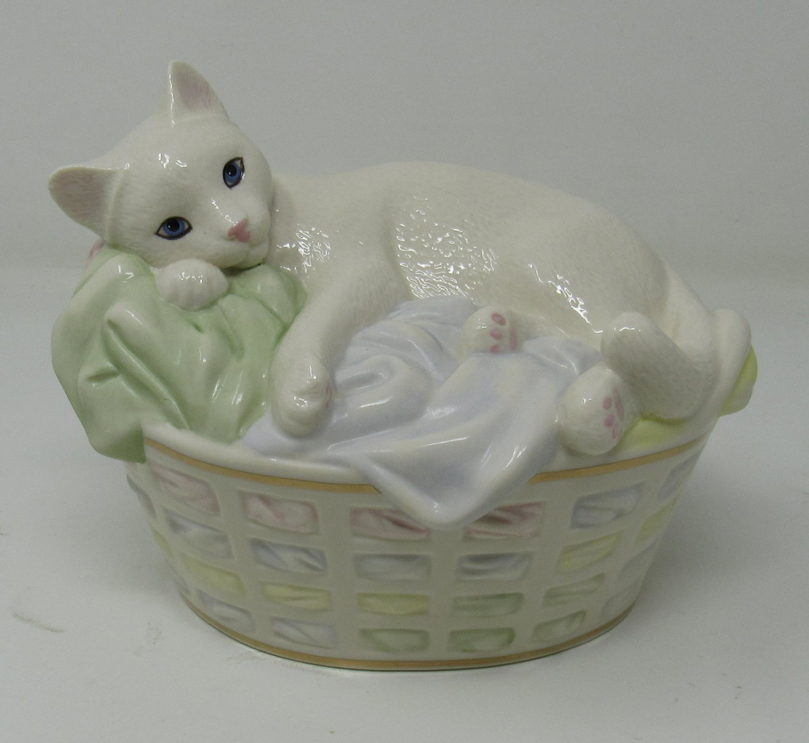 Lenox ZZZ Perfect Spot Cat in a Basket: Apprx 5"x 7" x 6" tall