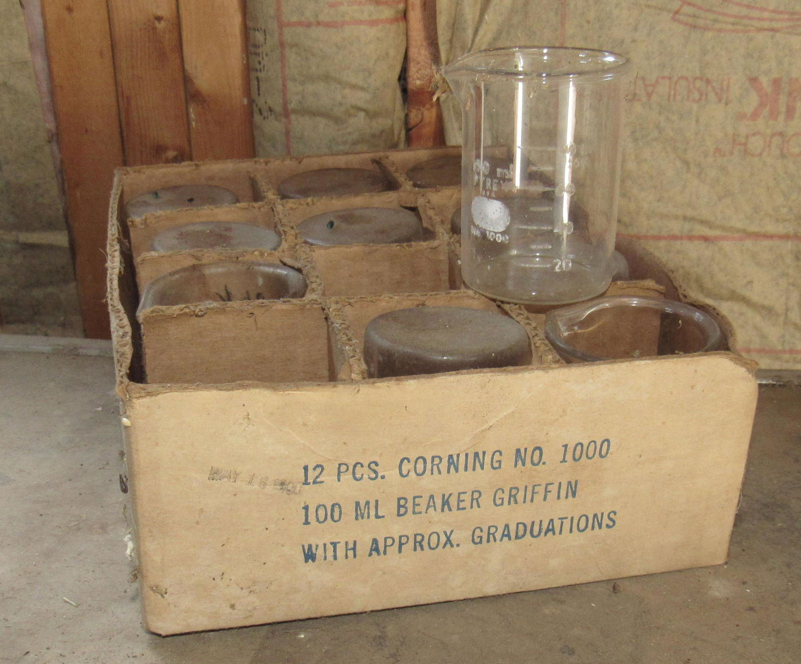 11 Corning Pyrex No. 1000 Beakers 100 ML: Apprx 2 5/8" tall and 2" in diameter