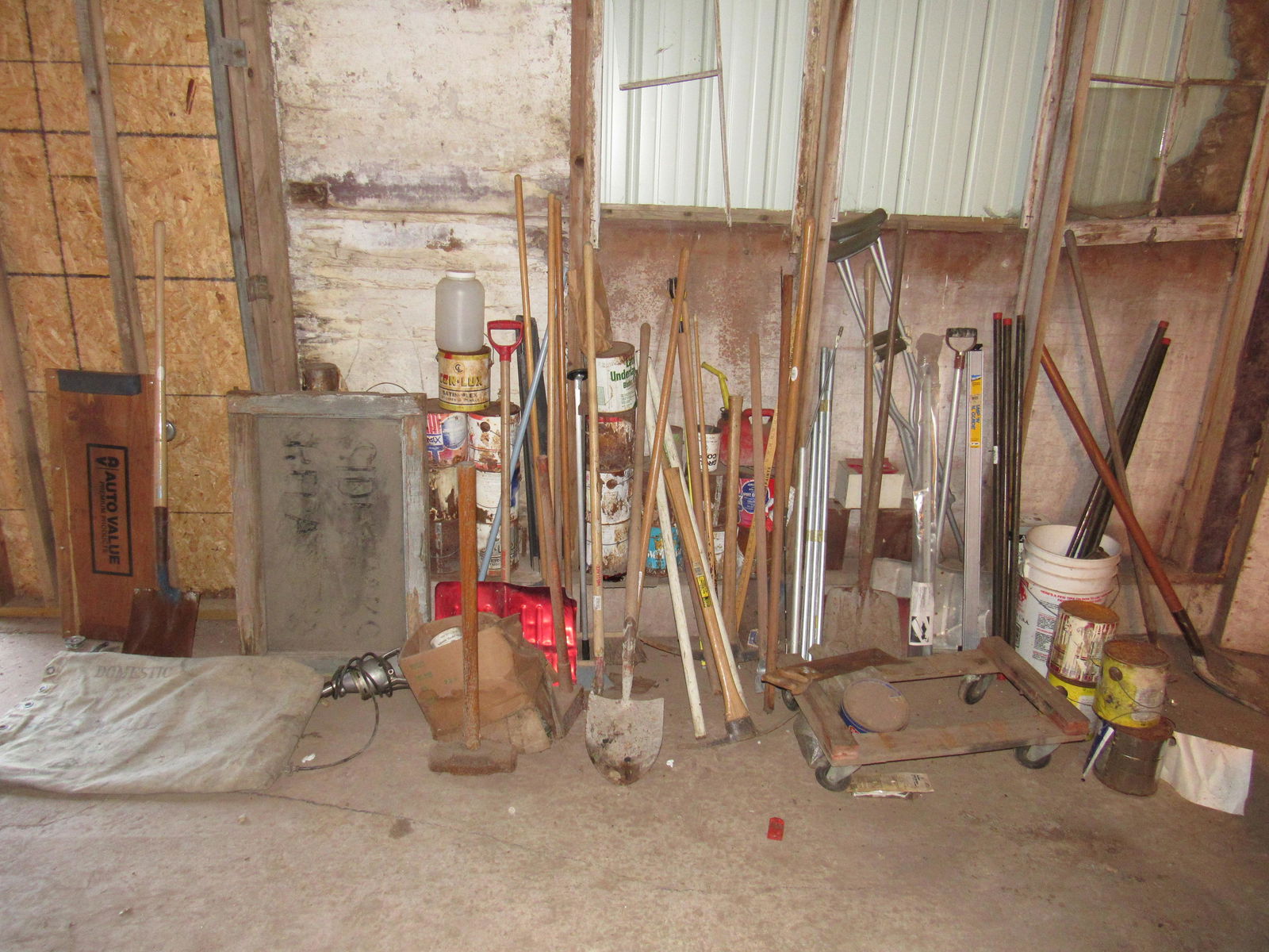 Large Lot of Garden Tools & Misc: Getting all pictured