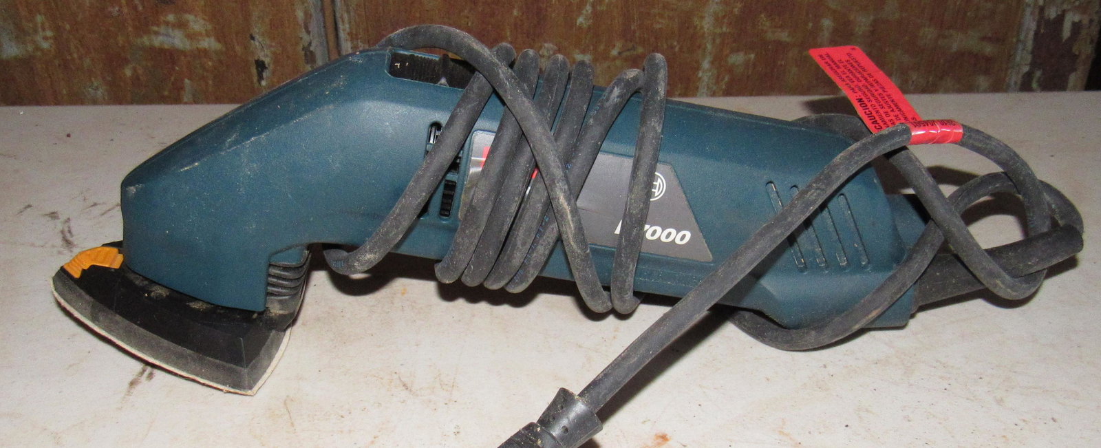 Bosch B7000 Detail / Corner Sander: Sander
