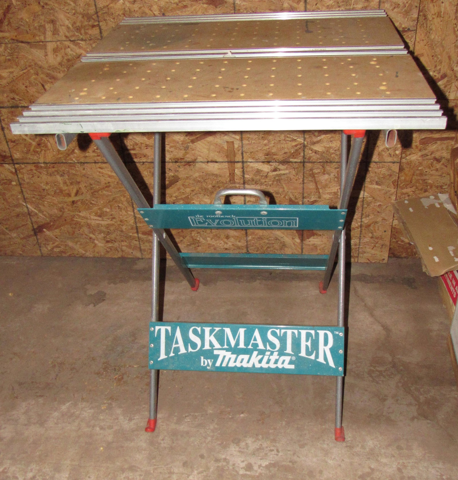 Makita Taskmaster Work Table Station: Approx 28" x 30 1/2" x 36" tall