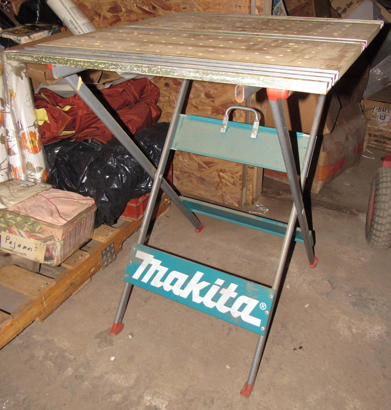 Makita Taskmaster Work Table Station: Approx 28" x 30 1/2" x 36" tall