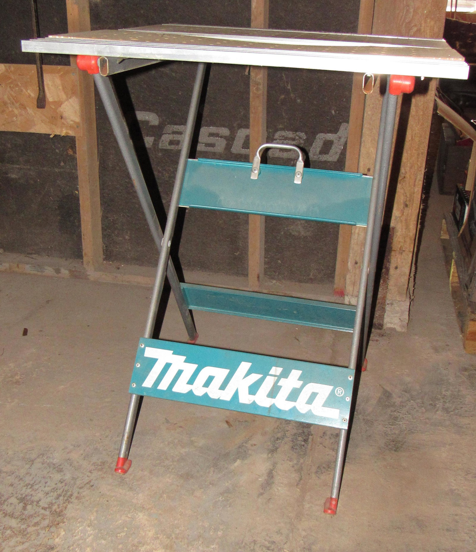 Makita Taskmaster Work Table Station: Approx 28" x 30 1/2" x 36" tall