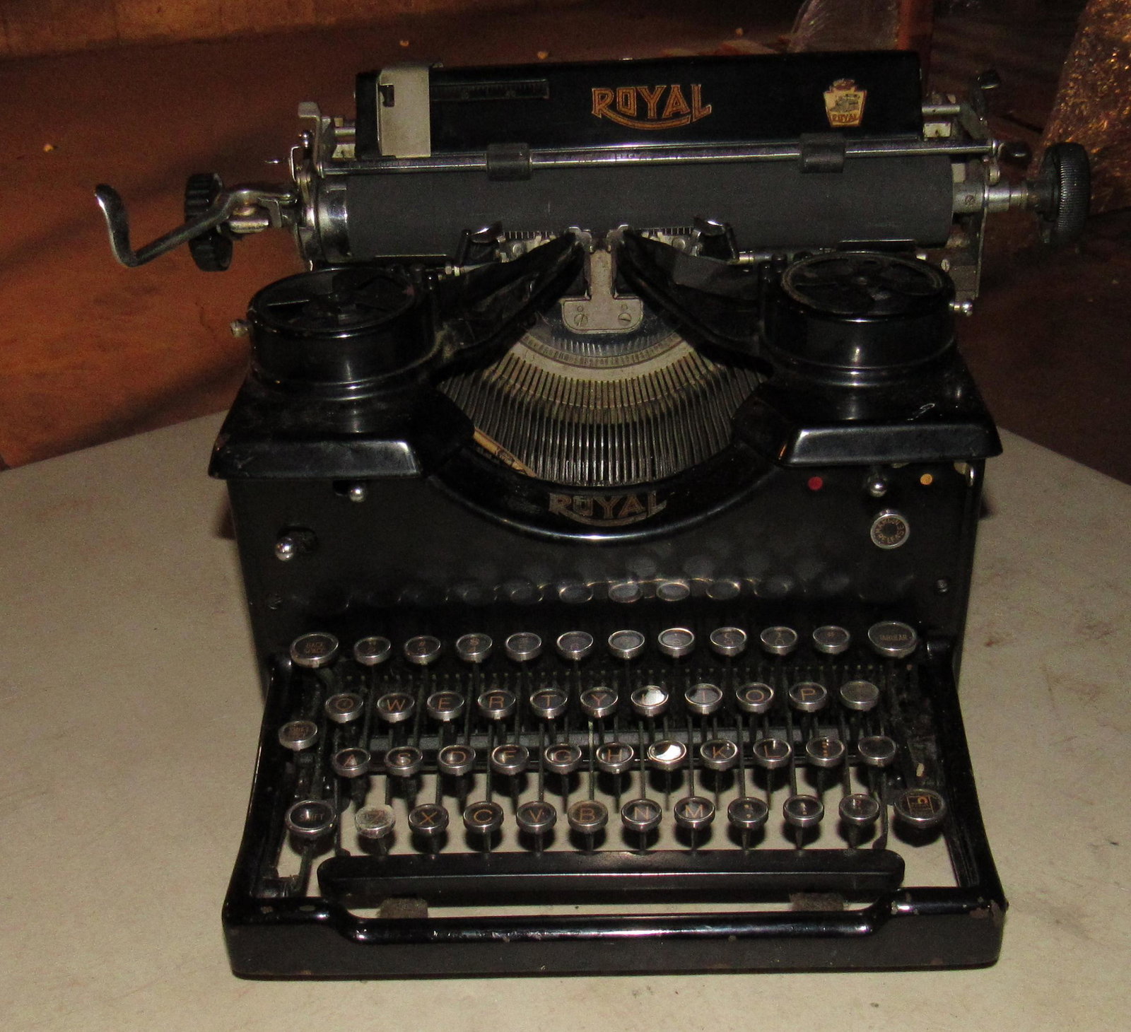 Antique / Vintage Royal Typewriter: Typewriter
