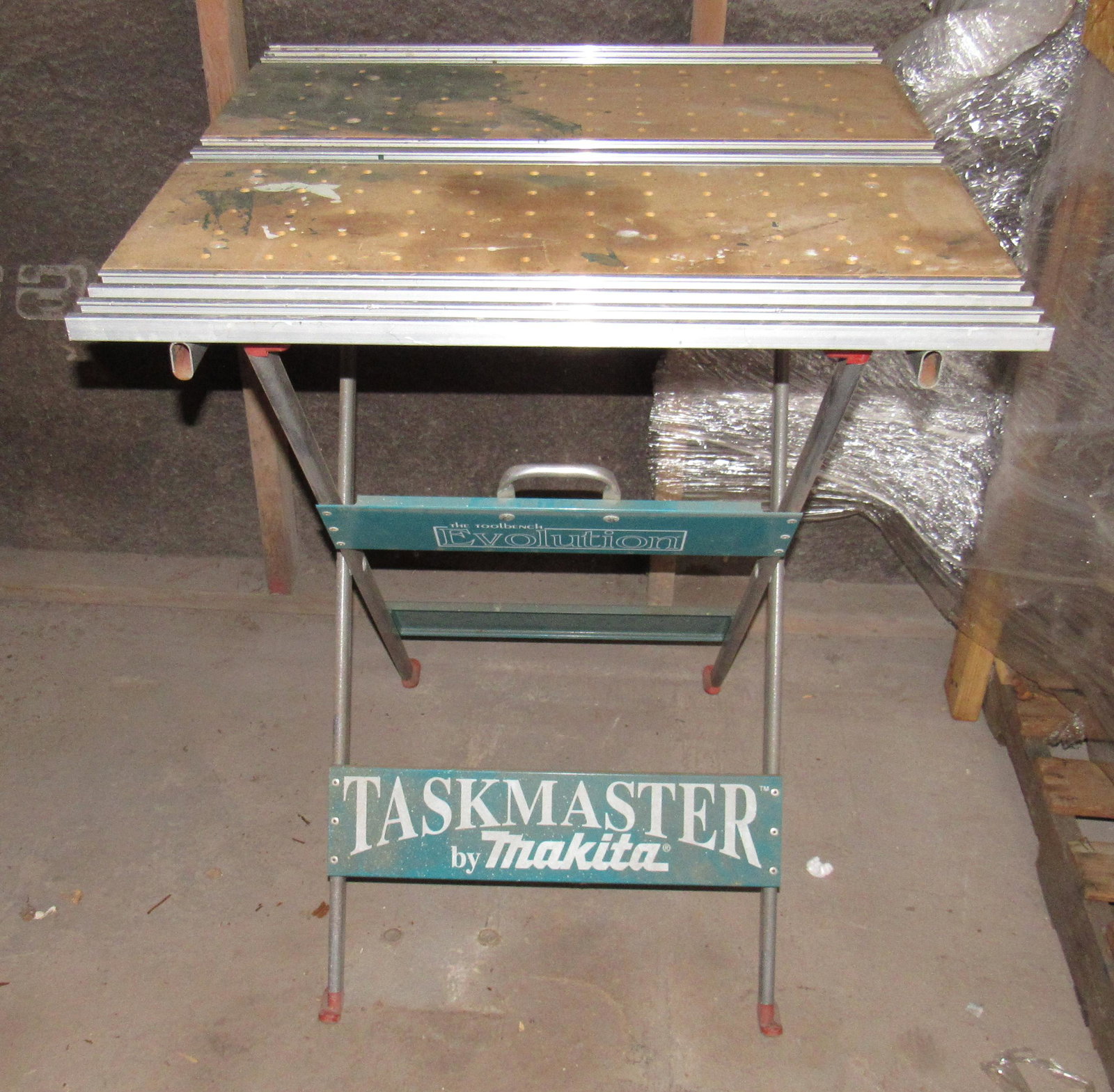 Makita Taskmaster Work Table Station: Approx 28" x 30 1/2" x 36" tall