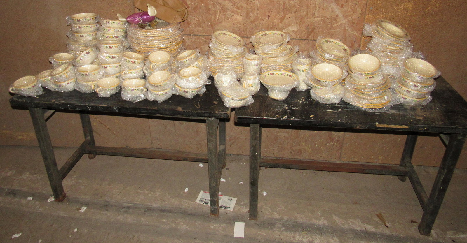 Set of Franciscan Dinnerware: Getting all pictured