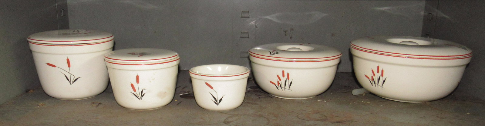 Universal Cambridge Mixing Bowls / Casseroles: Largest is approx 8 1/4" in diameter and 4" tall.