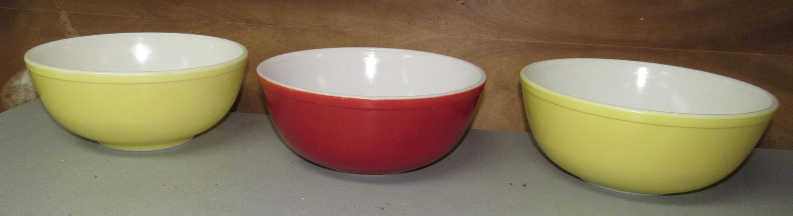 3 Pyrex 404 Mixing Bowls: Approx 10 1/2" in diameter and 4 1/2" tall