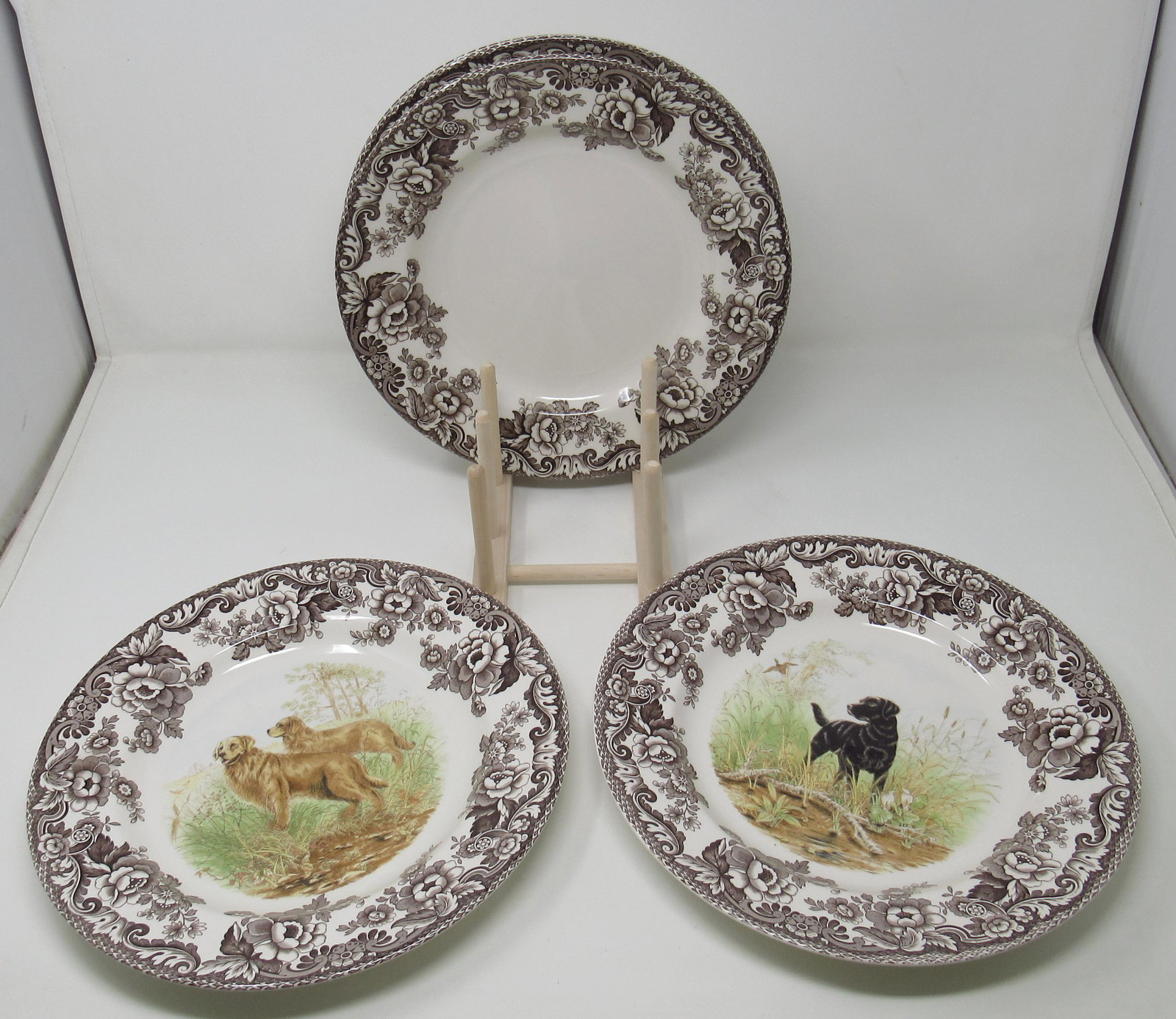 Spode Hunting Dogs & Delamere Dinner Plates: There is 2 dog plates and 3 Delamere plates approx 10 5/8" in diameter