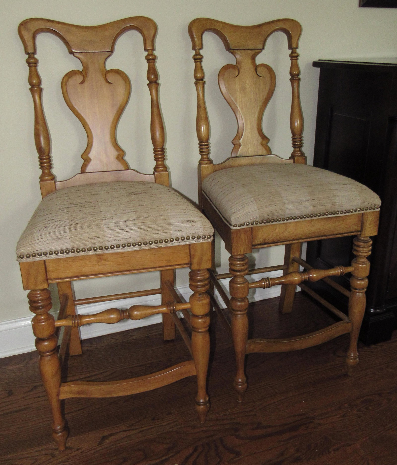 2 Domain Home Furniture Bar / Island Stools Chairs: Approx 25" to seat