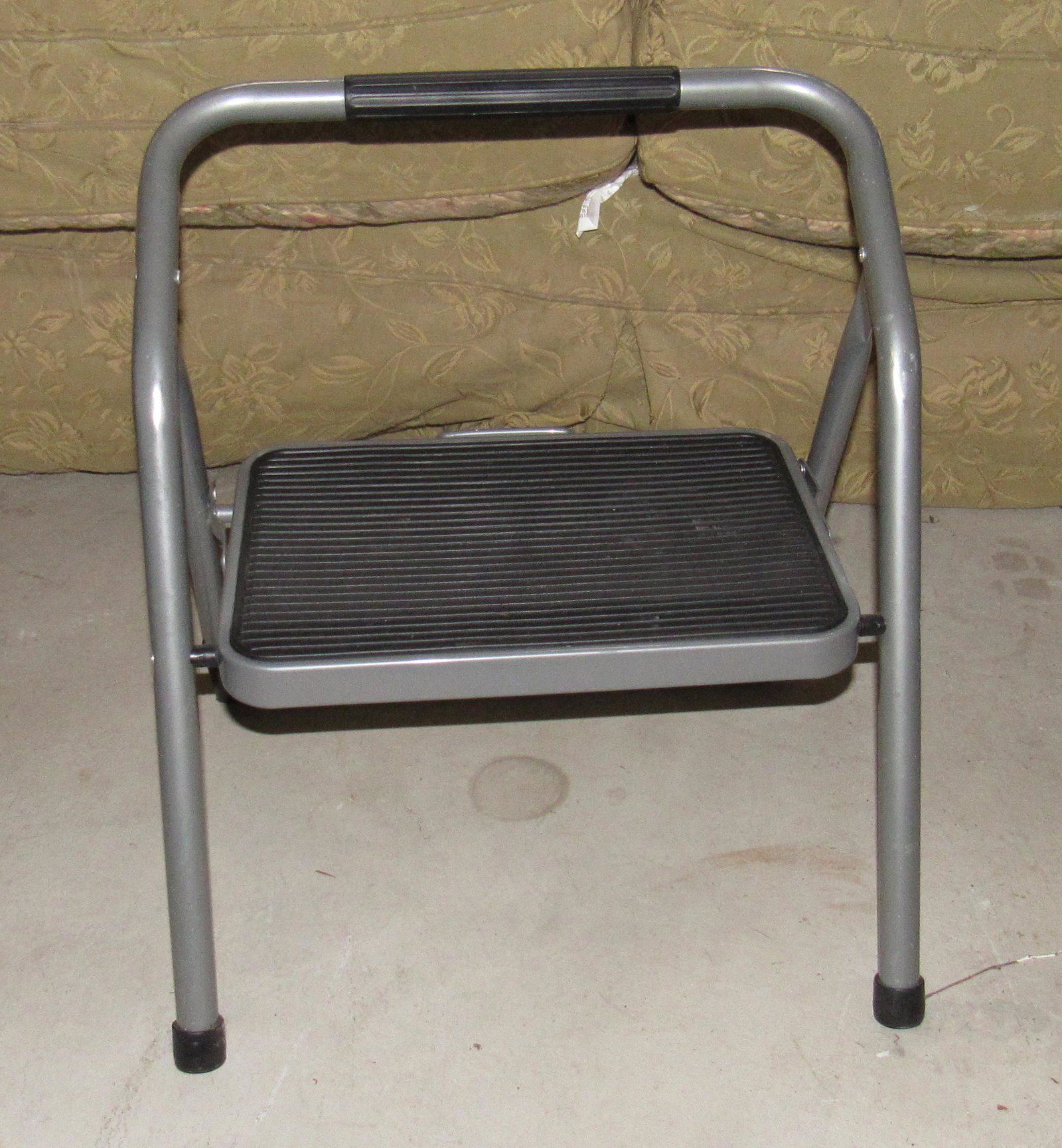 Easy Reach Step Stool: Step Stool