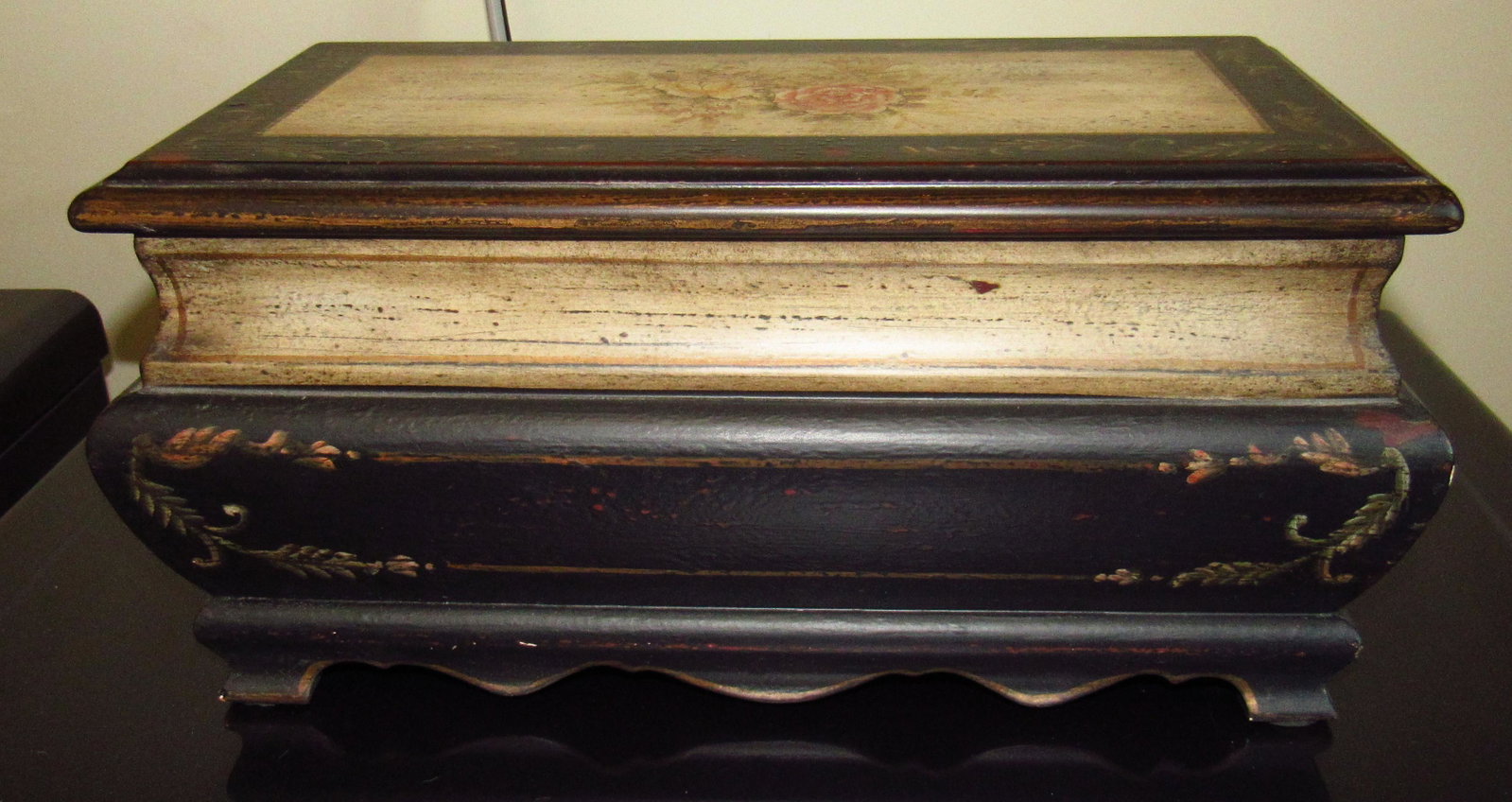 Trinket Chest: Approx 8 1/4" x 15 3/4" x 7 3/4" tall