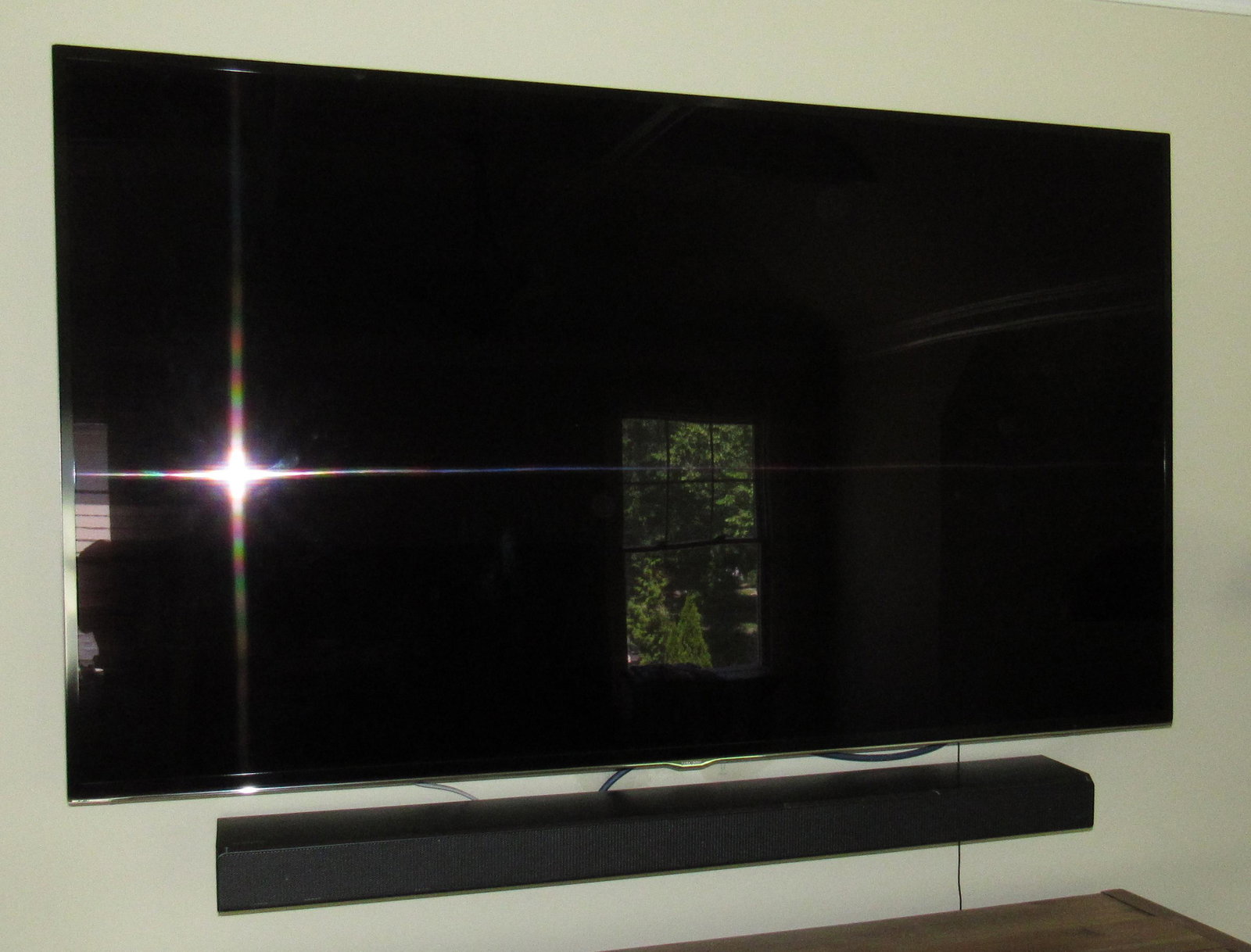 60 Inch Samsung TV and Speaker: Does not include the wall bracket.