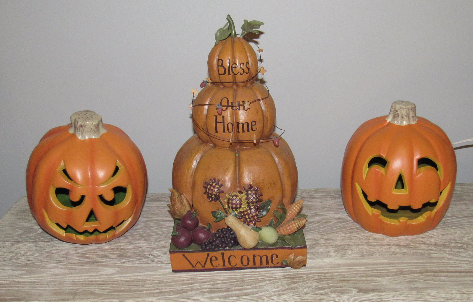 Halloween Decorations: Also includes tote.