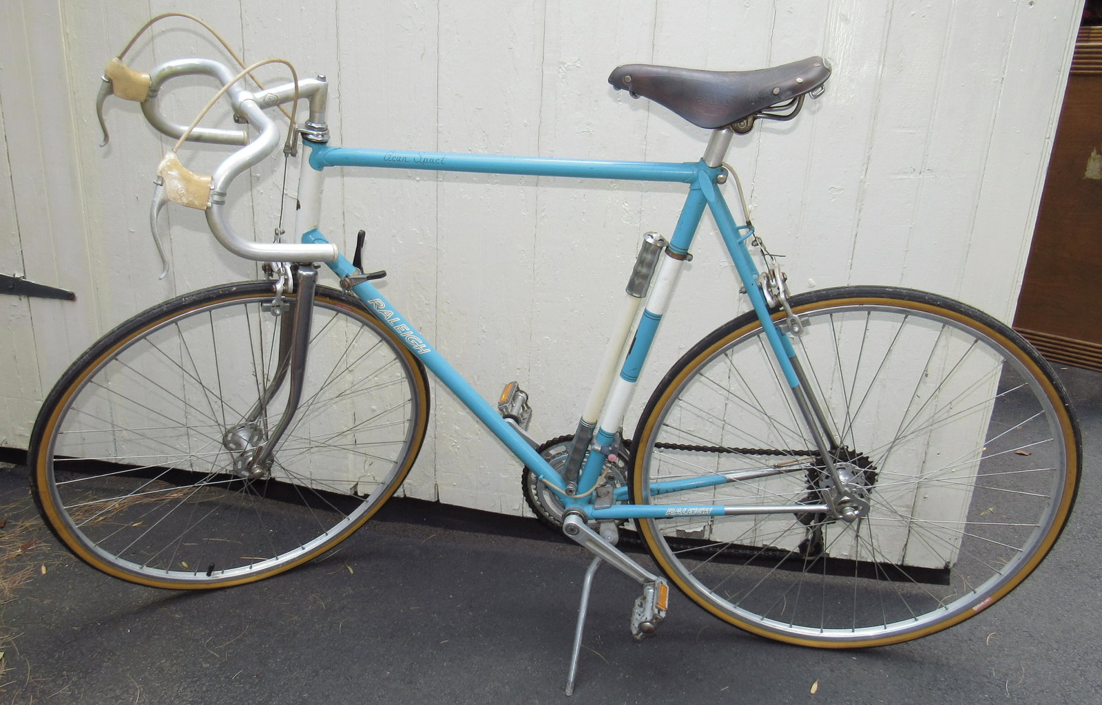 Raleigh Gran Sport Bicycle w/ Brooks Leather Seat: Bike has Brooks leather seat