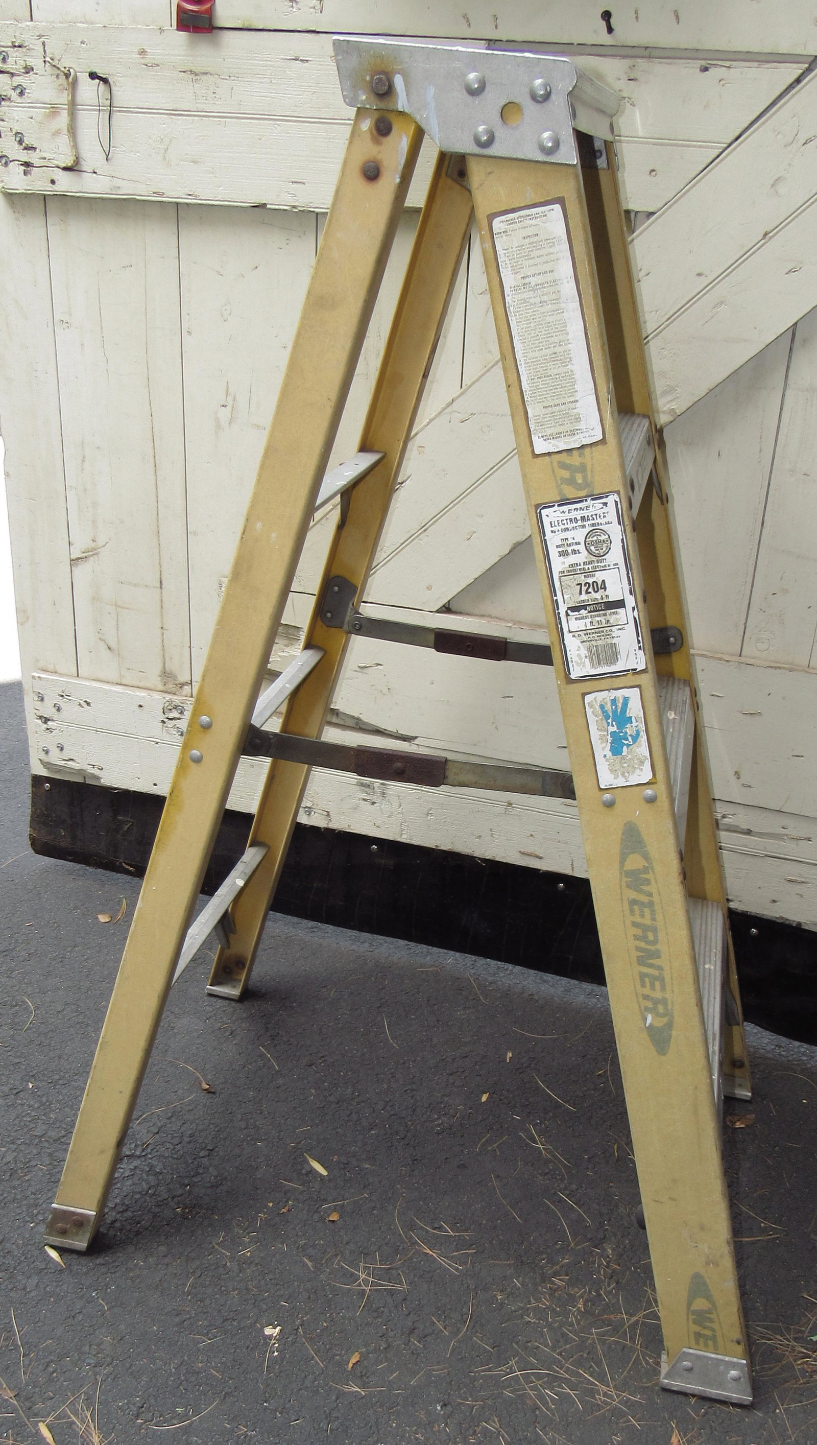 4' Werner 7204 Step Ladder: Step Ladder