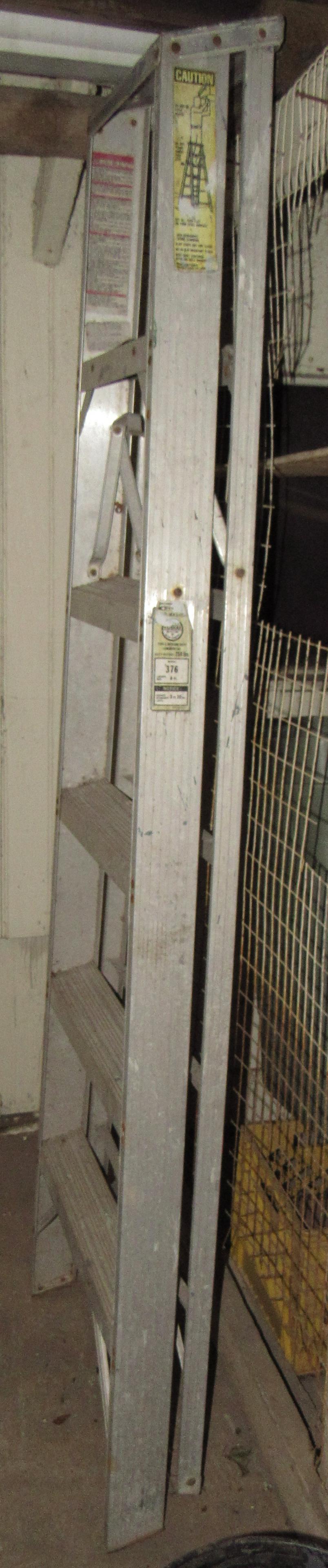6' Aluminum Step Ladder: Step Ladder