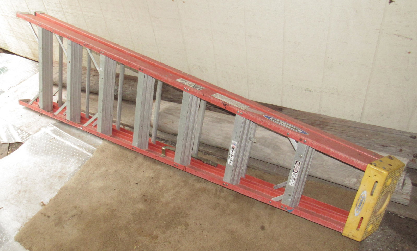 Werner 8' Fiberglass Step Ladder: Step Ladder
