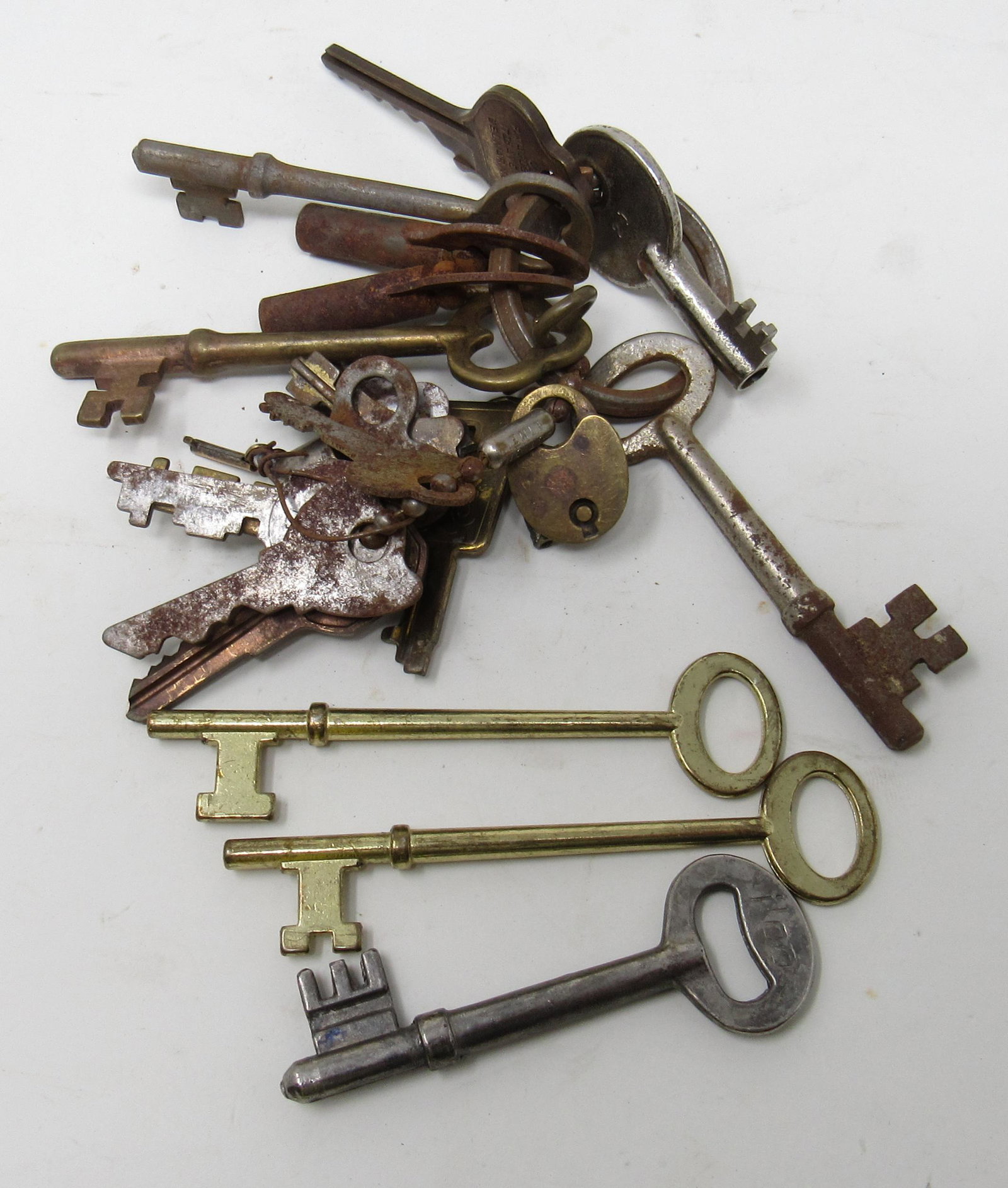 Skeleton & Misc Keys & Miniature Brass Lock: Getting all pictured