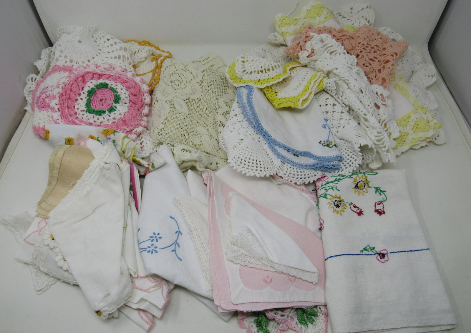 Vintage Hankies and Doilies: Getting all pictured