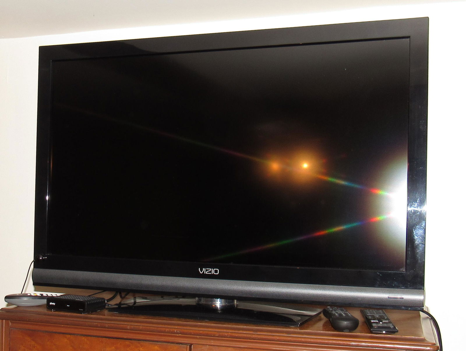 Vizio 37" Flat Screen TV: Apprx 37"